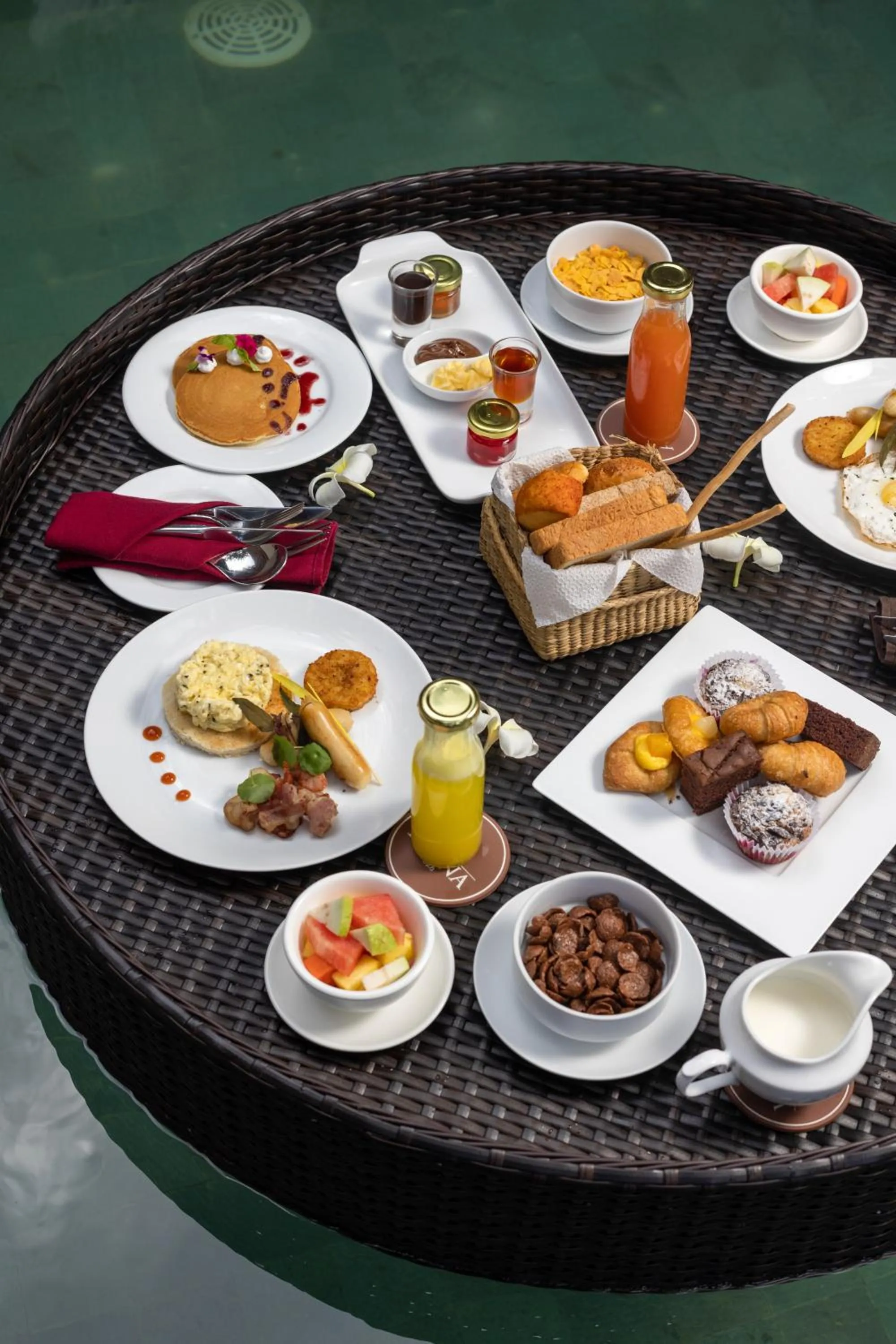 Food and drinks in Ayana Sea