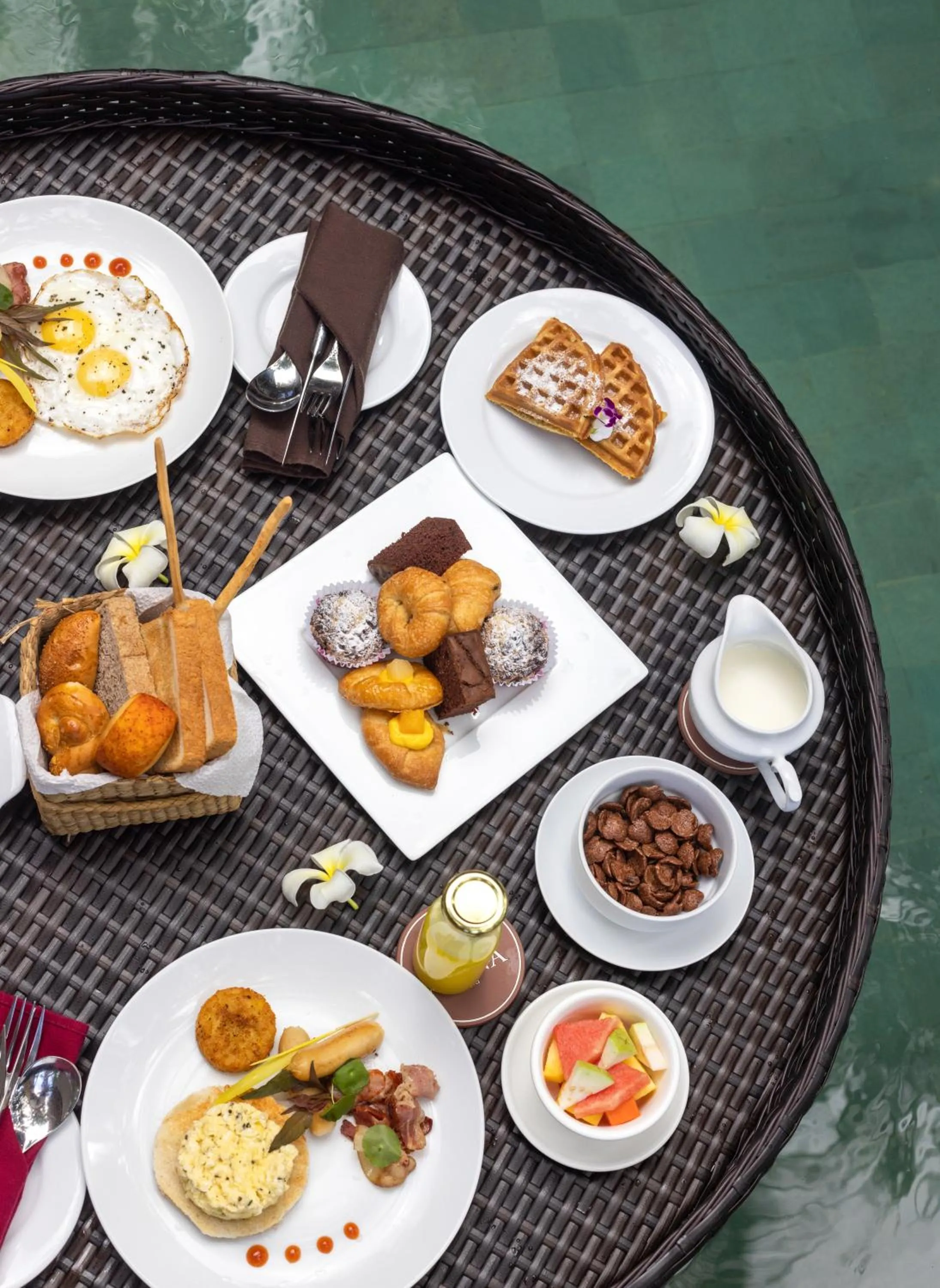 Breakfast in Ayana Sea