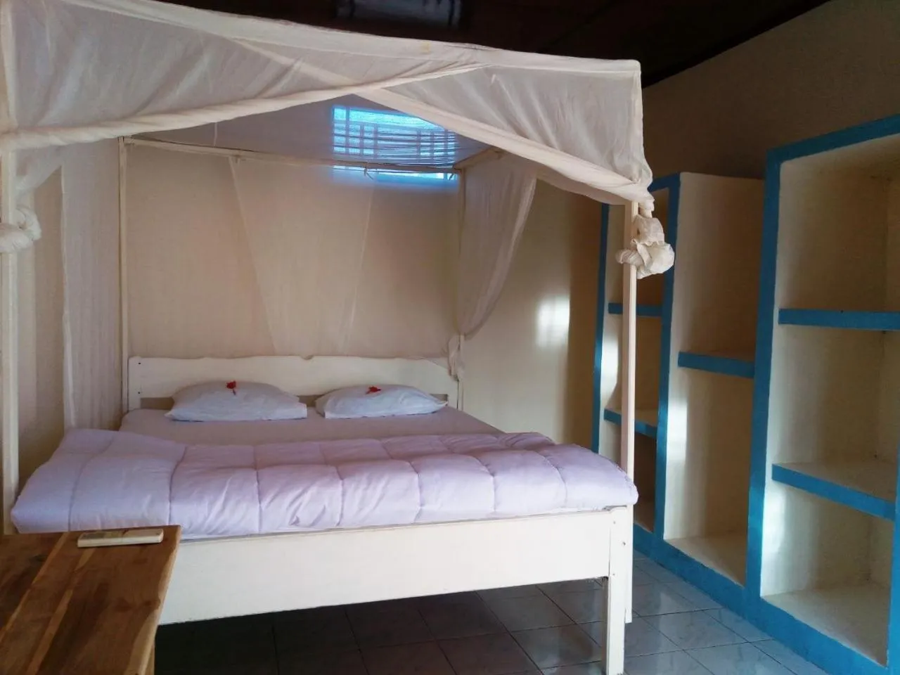 Photo of the whole room, Bed in Lakey Beach Inn hotel