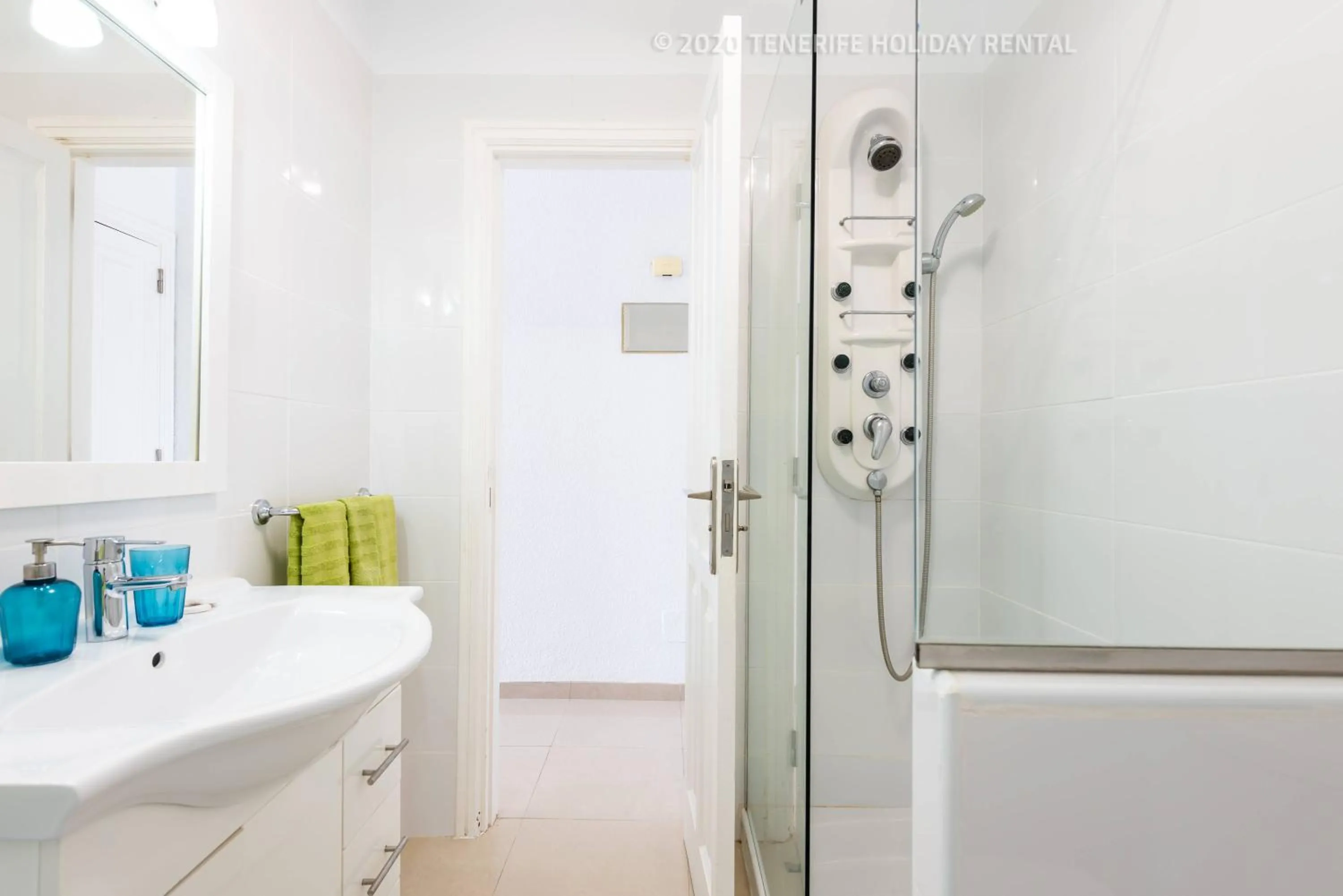 Shower in Tenerife Royal Gardens - Viviendas Vacacionales