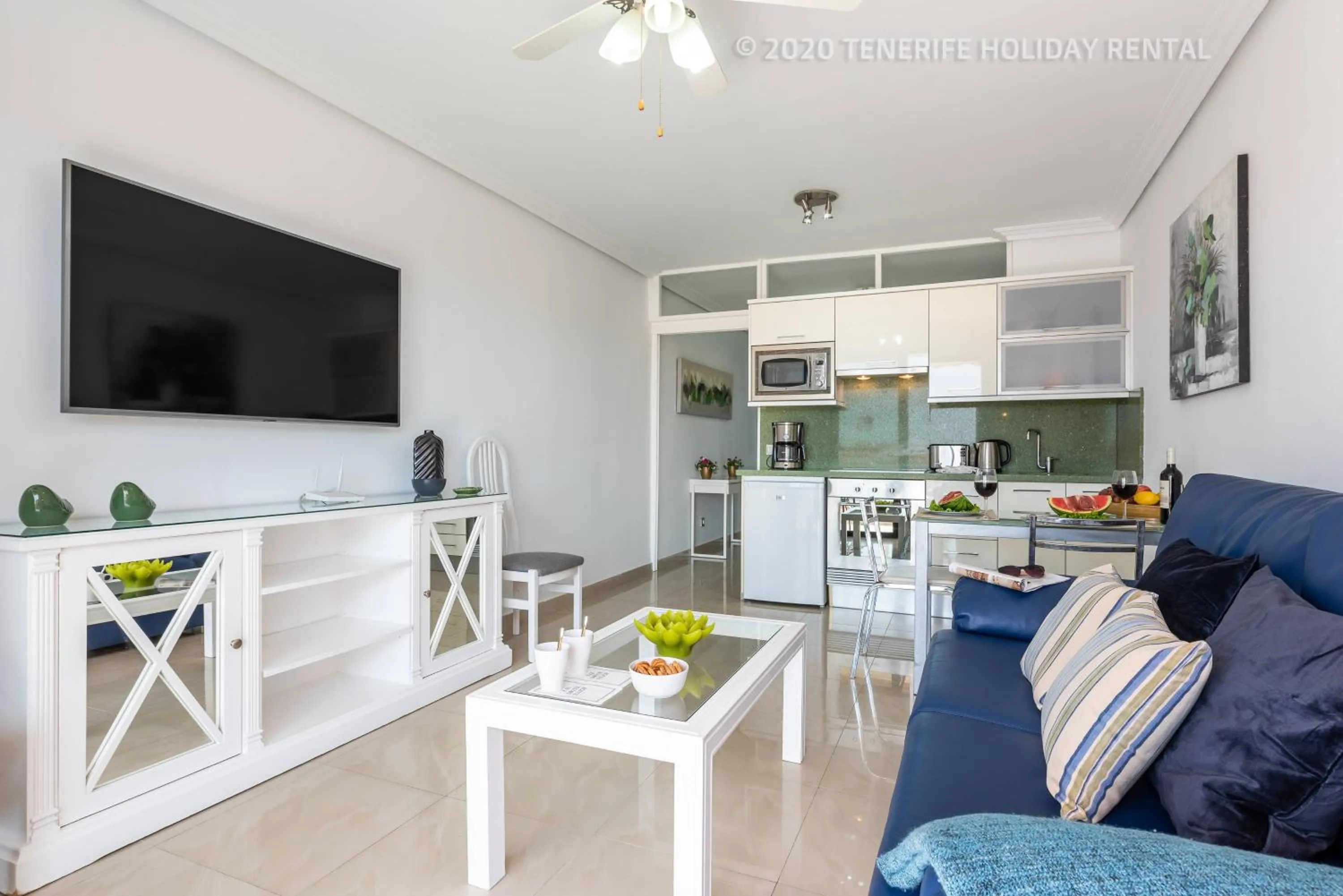 Communal lounge/ TV room in Tenerife Royal Gardens - Viviendas Vacacionales