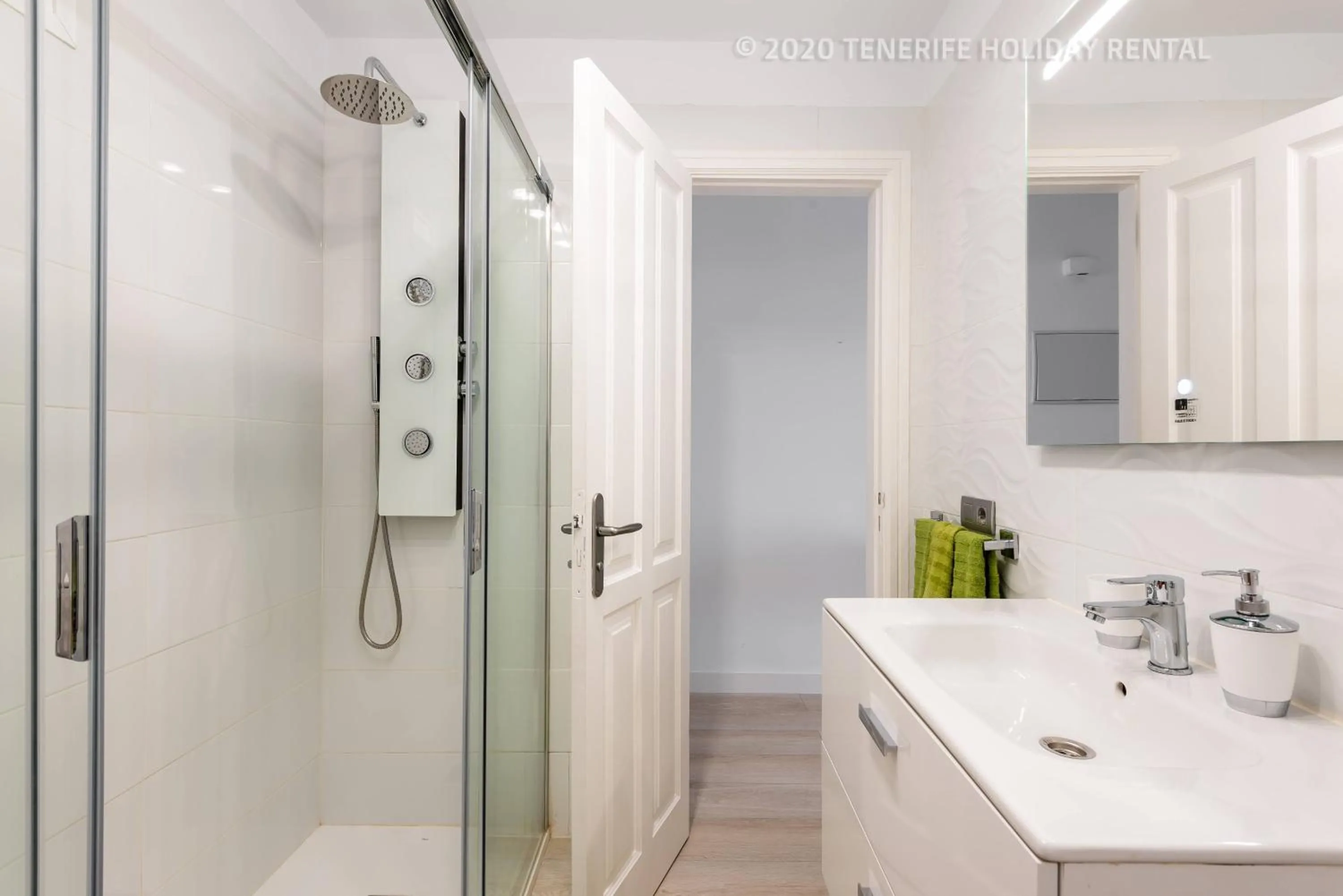 Bathroom in Tenerife Royal Gardens - Viviendas Vacacionales