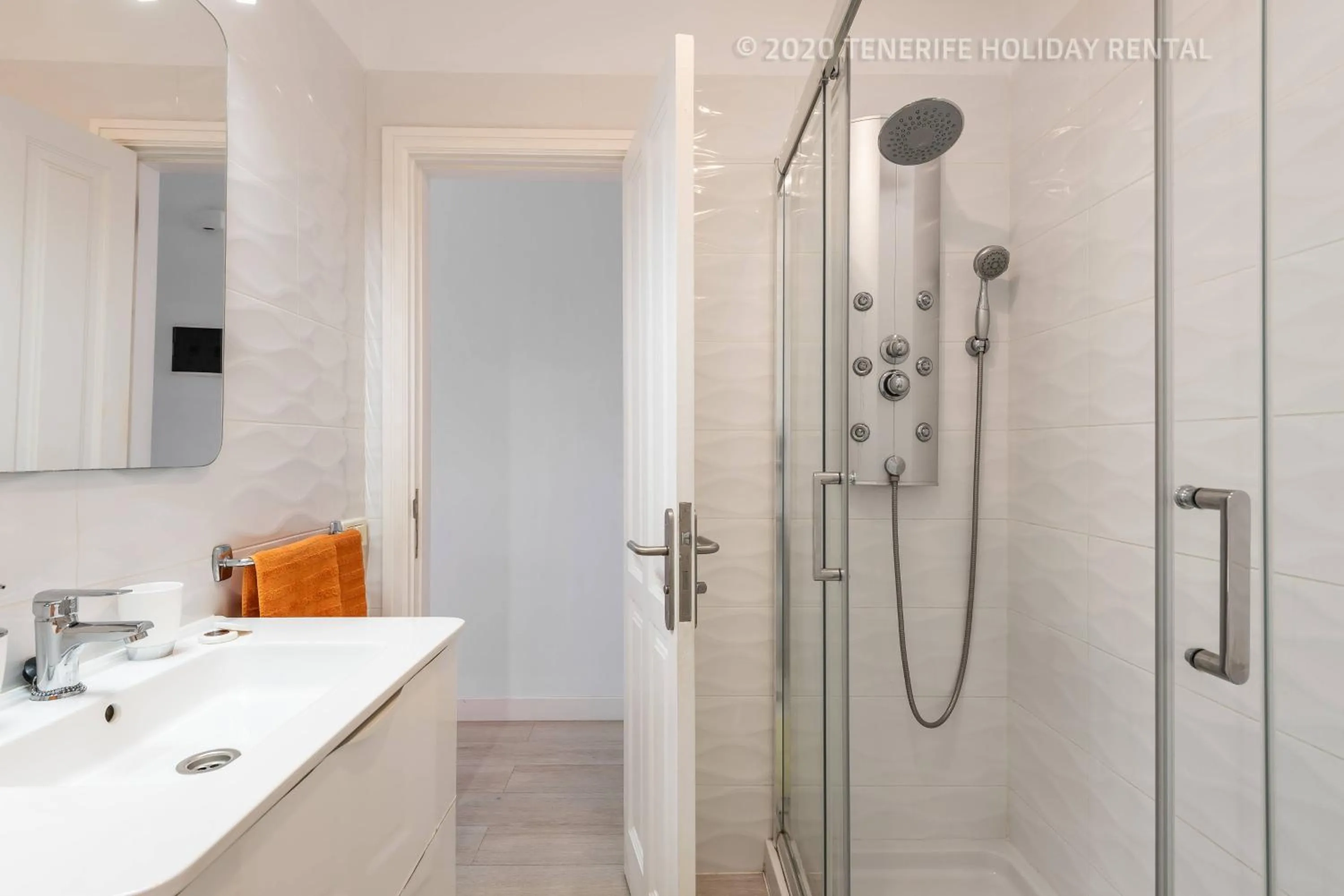 Bathroom in Tenerife Royal Gardens - Viviendas Vacacionales