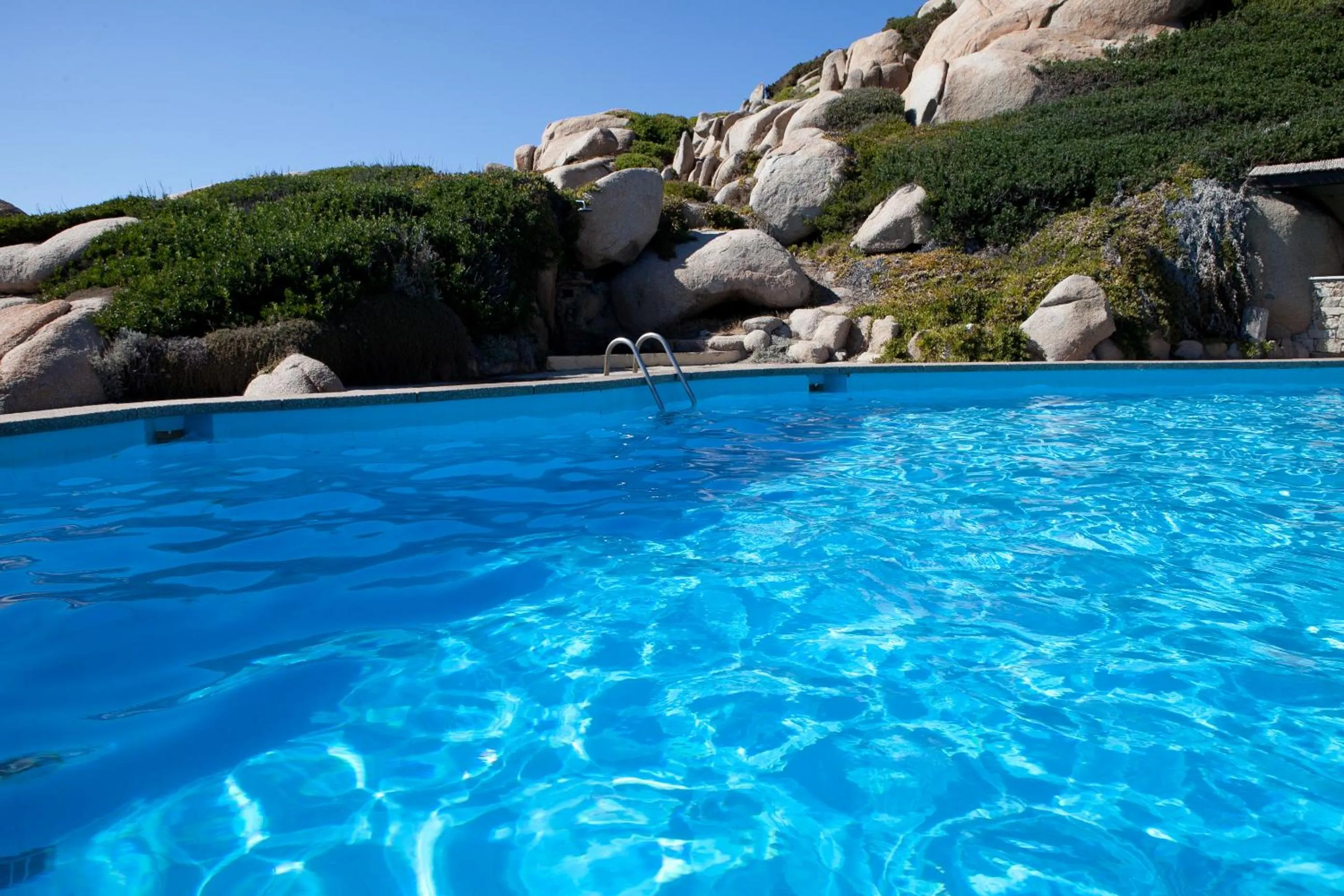 Swimming pool in Club Esse Shardana