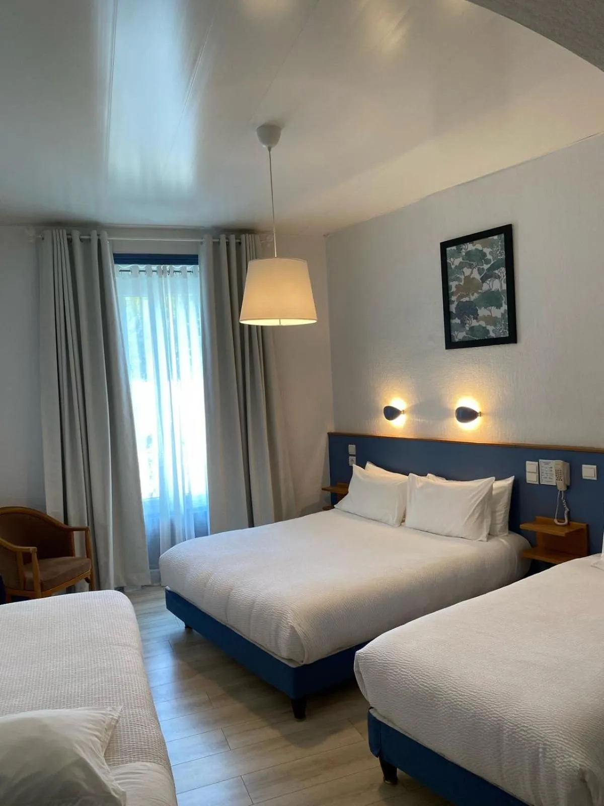 Photo of the whole room, Bed in Logis Hôtel Restaurant Grand Hôtel de Lyon