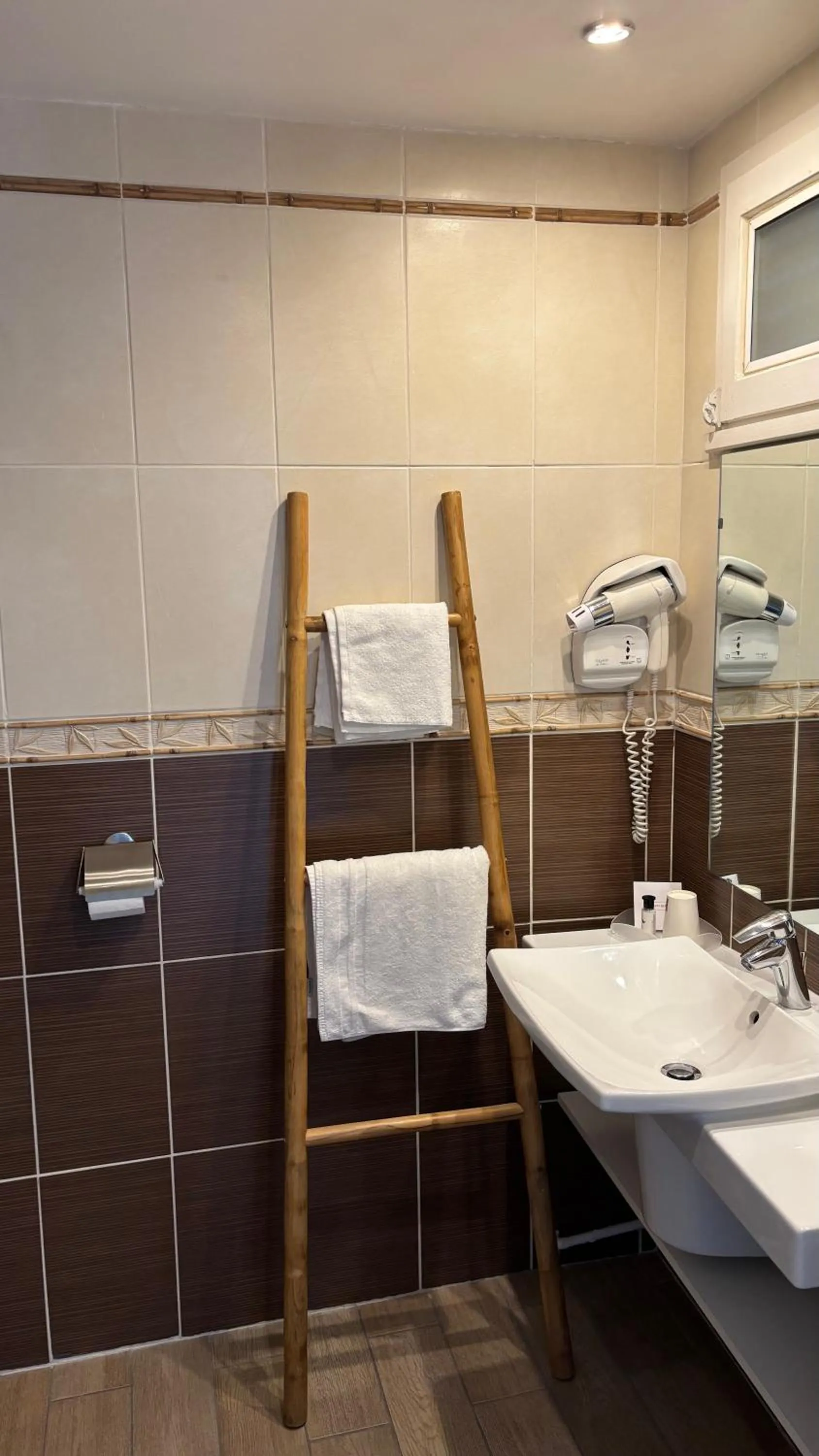 Logis Hôtel Restaurant Grand Hôtel de Lyon