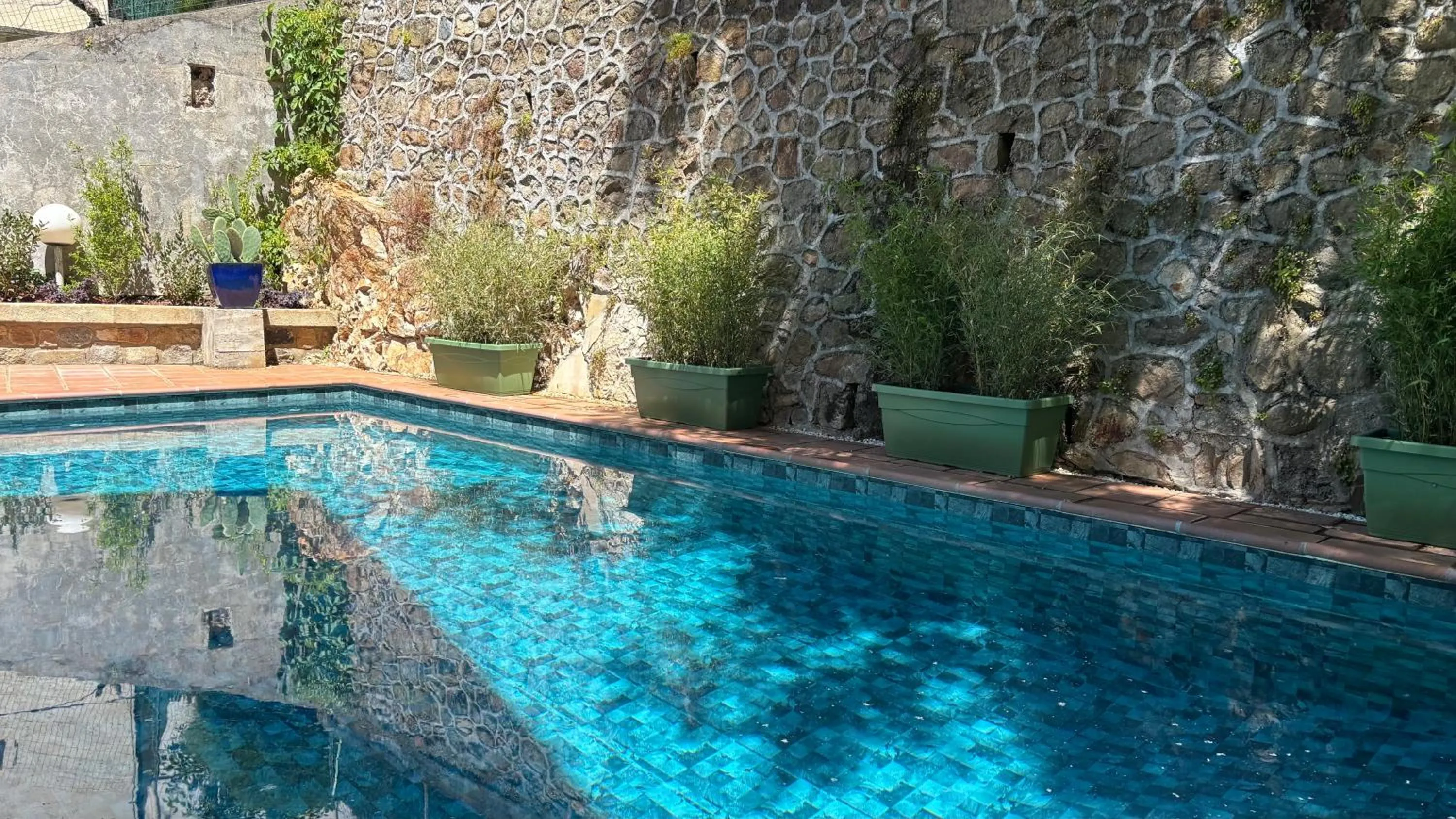Swimming pool in Logis Hôtel Restaurant Grand Hôtel de Lyon