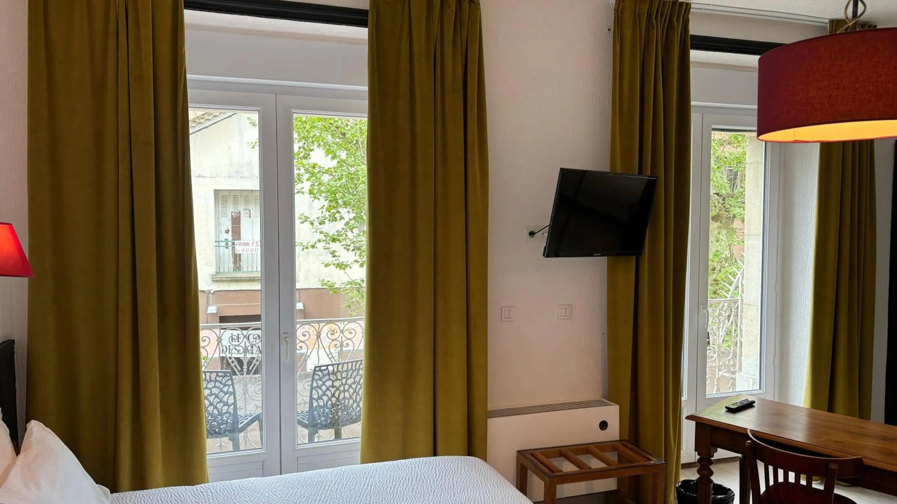 Bedroom, Bed in Logis Hôtel Restaurant Grand Hôtel de Lyon