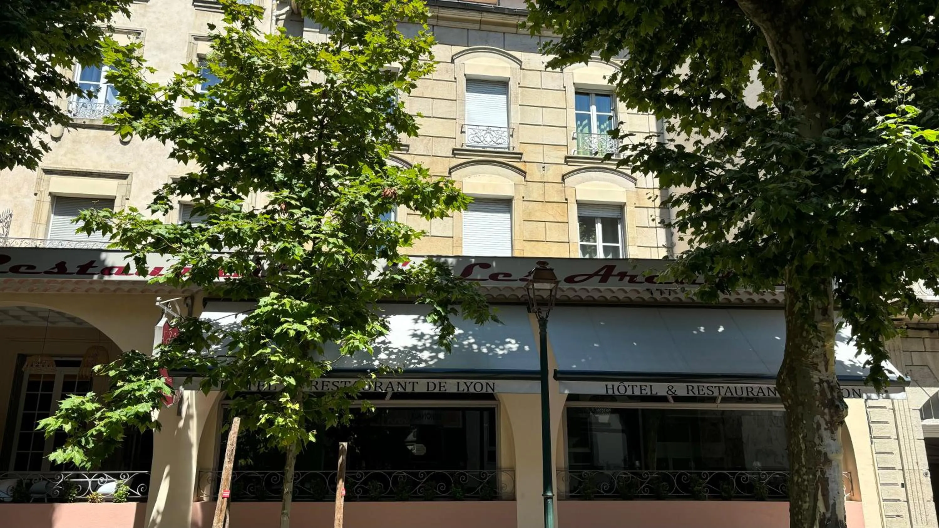 Logis Hôtel Restaurant Grand Hôtel de Lyon