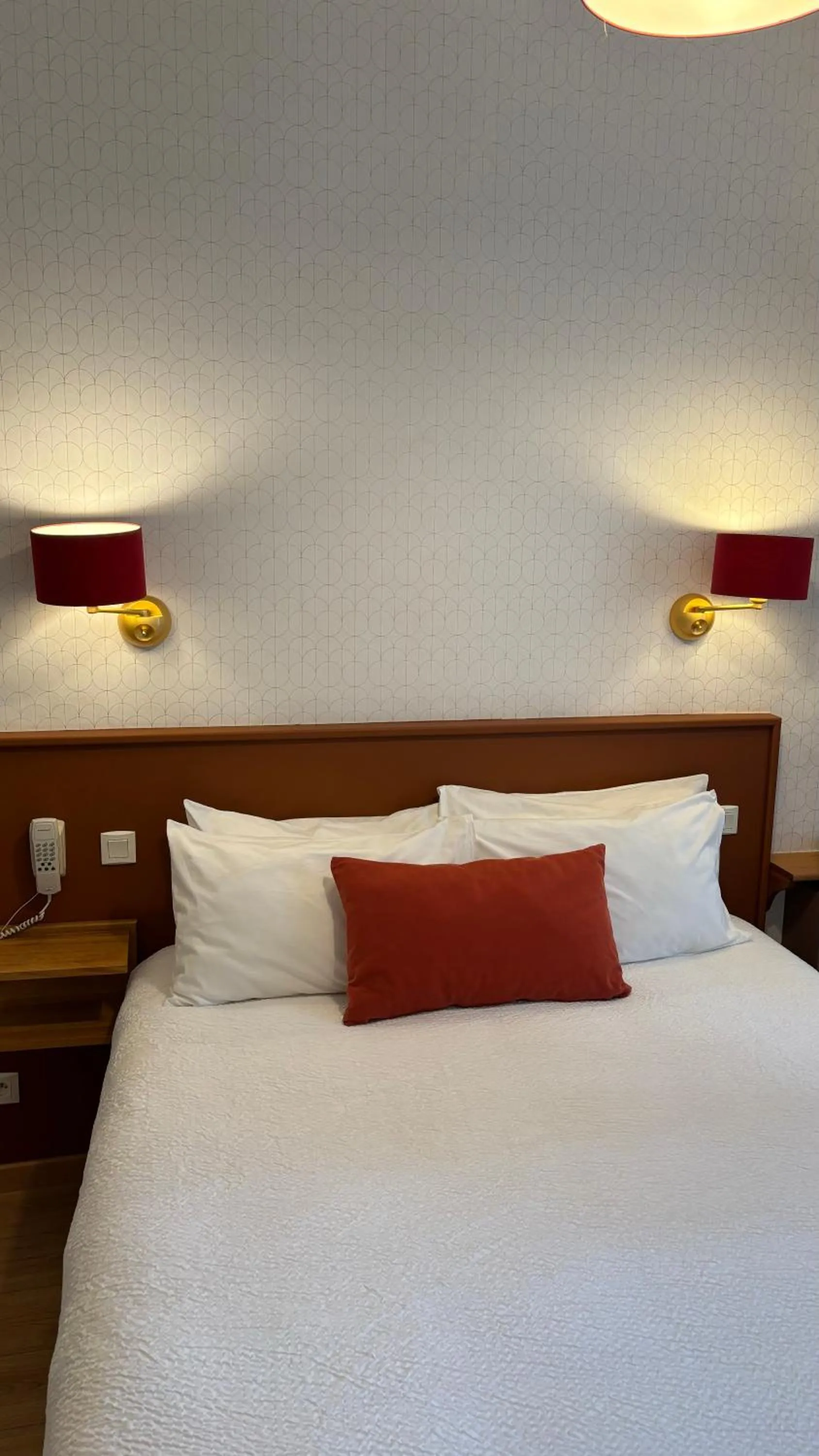 Photo of the whole room, Bed in Logis Hôtel Restaurant Grand Hôtel de Lyon