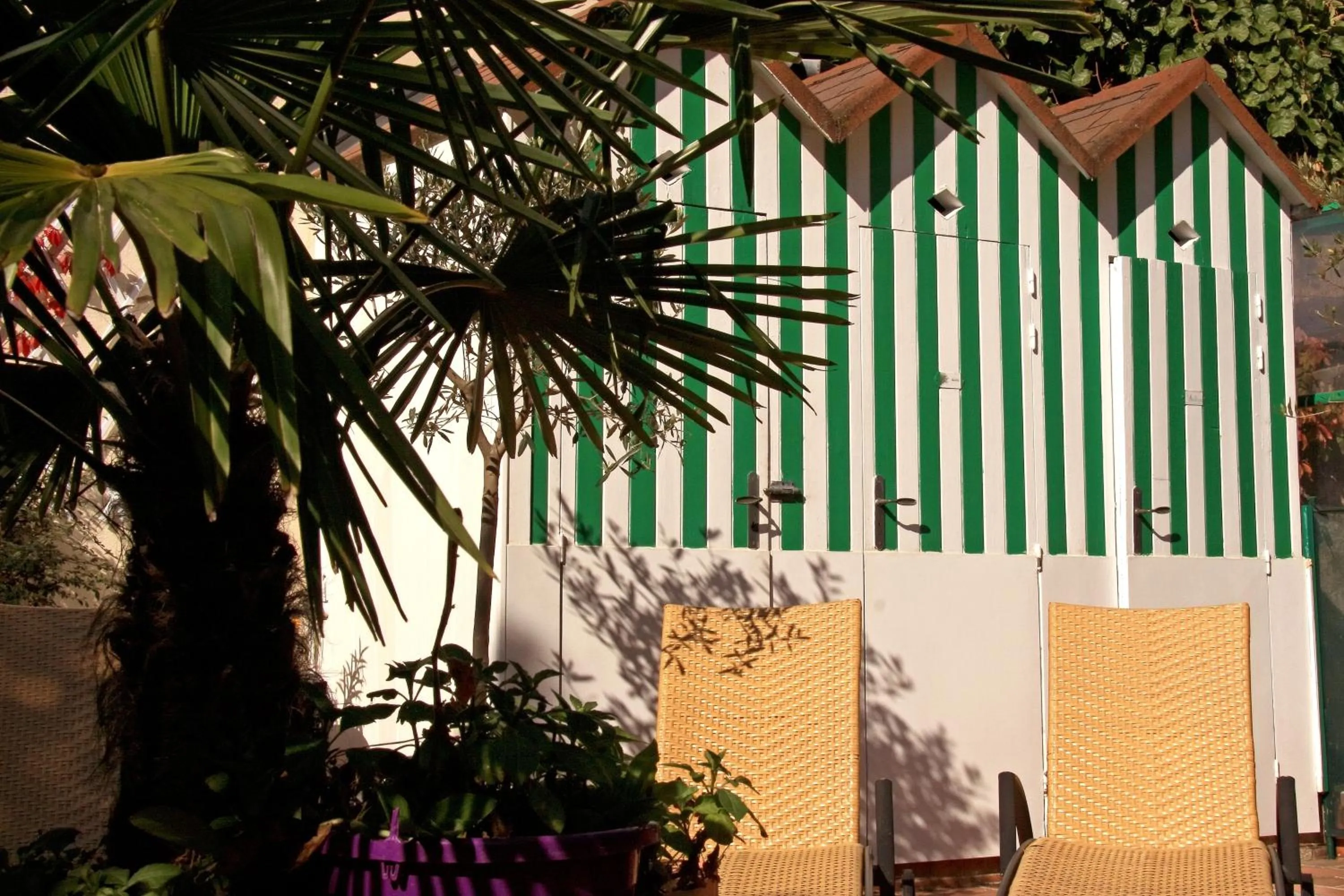 Balcony/Terrace in Logis Hôtel Restaurant Grand Hôtel de Lyon