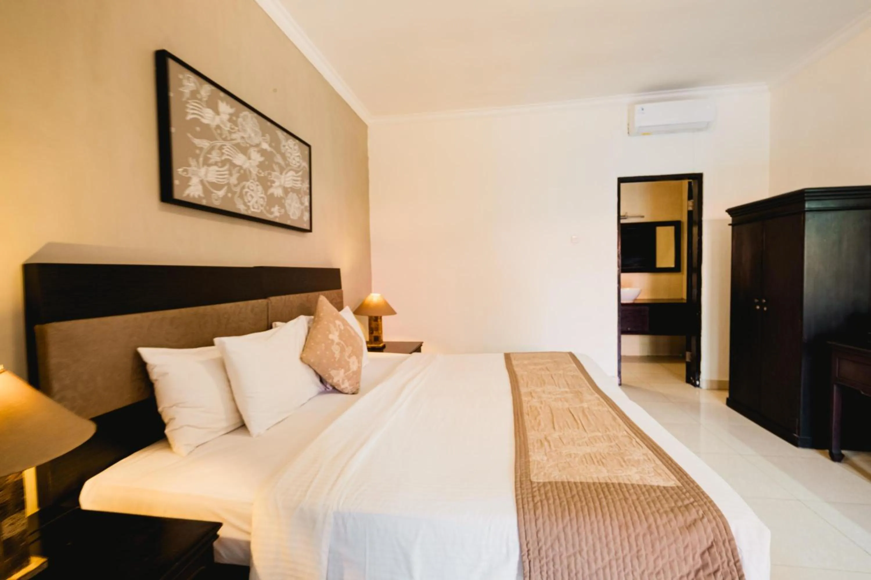 Bed in Sarinande Hotel