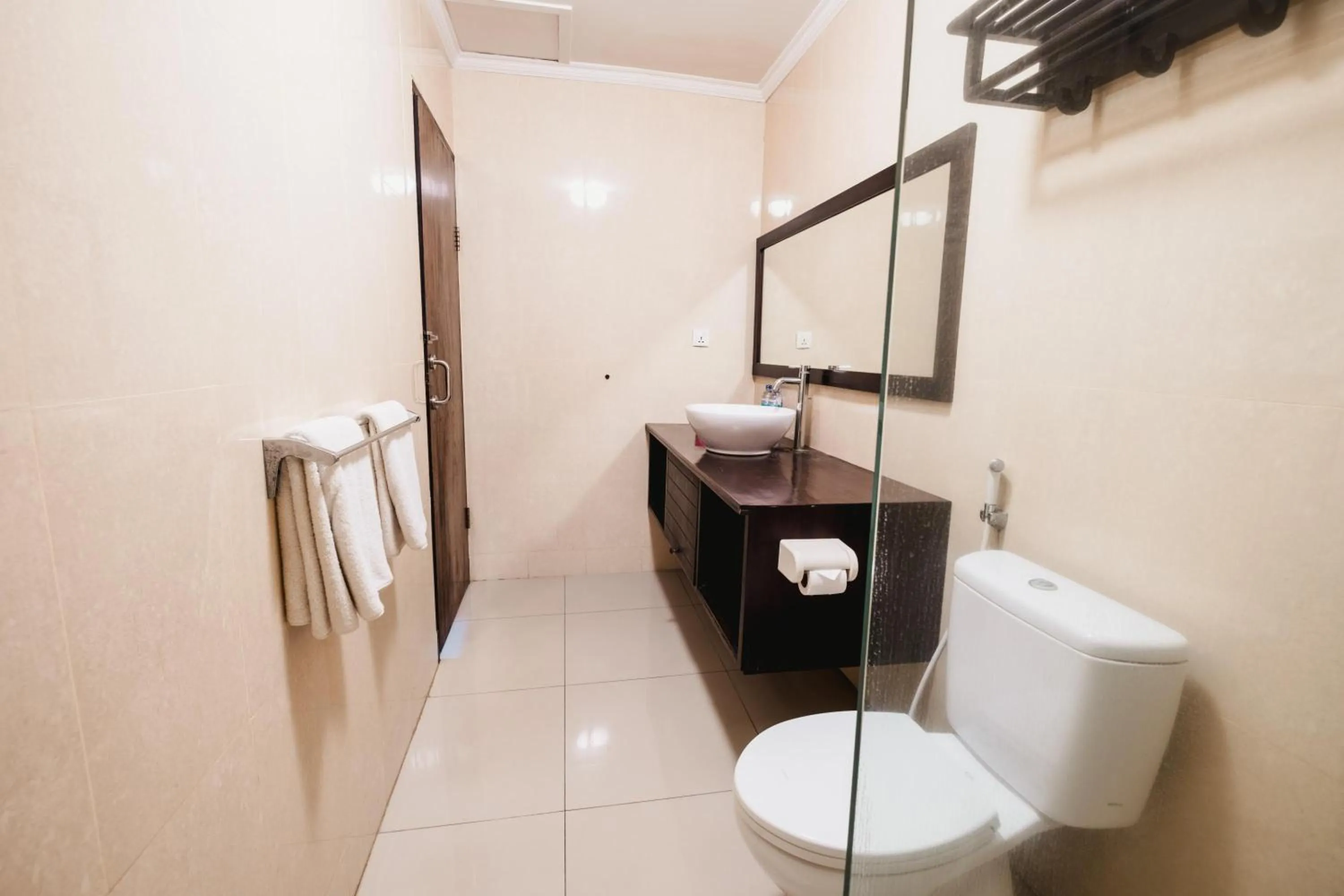 Bathroom in Sarinande Hotel