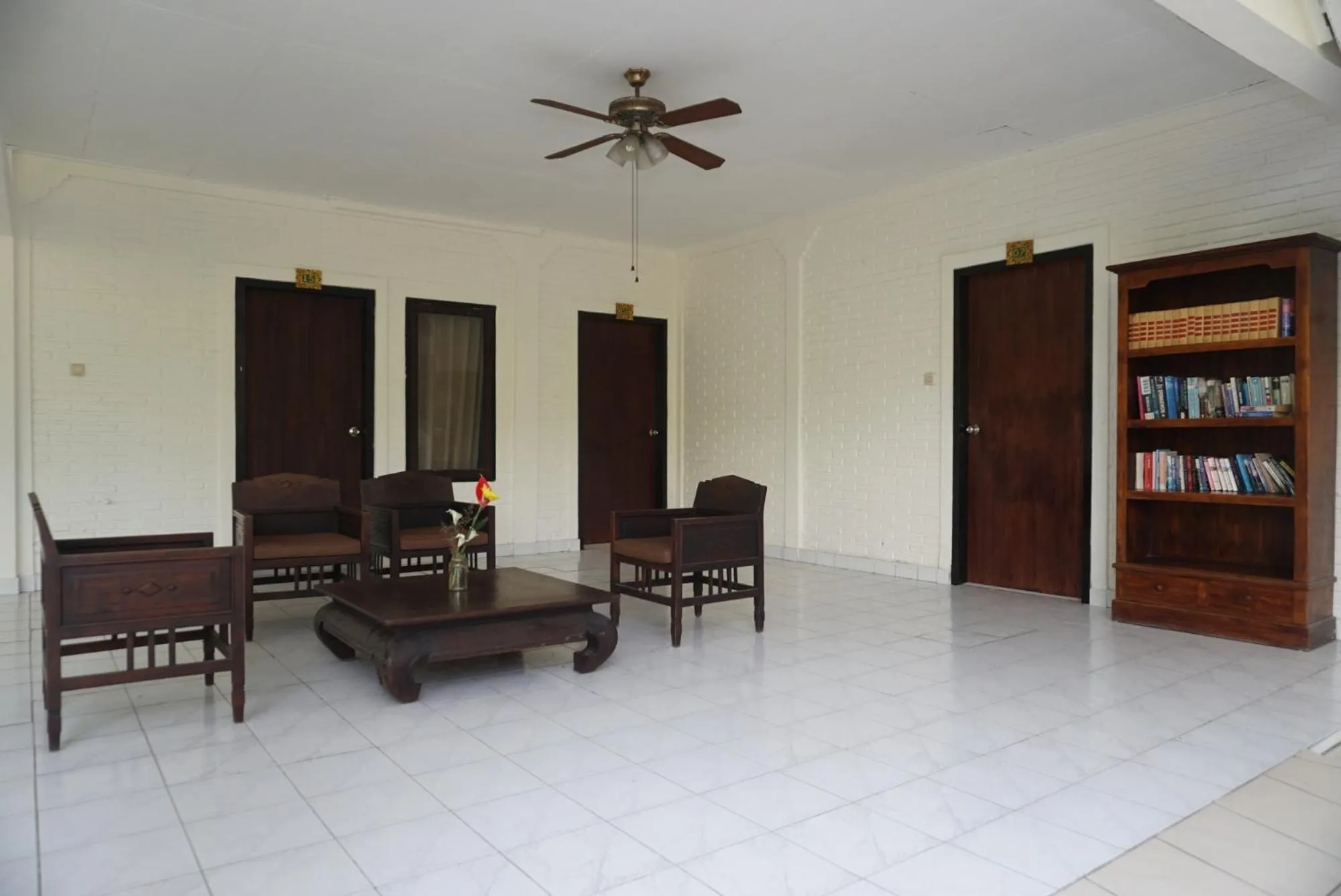 Seating area in Sarinande Hotel