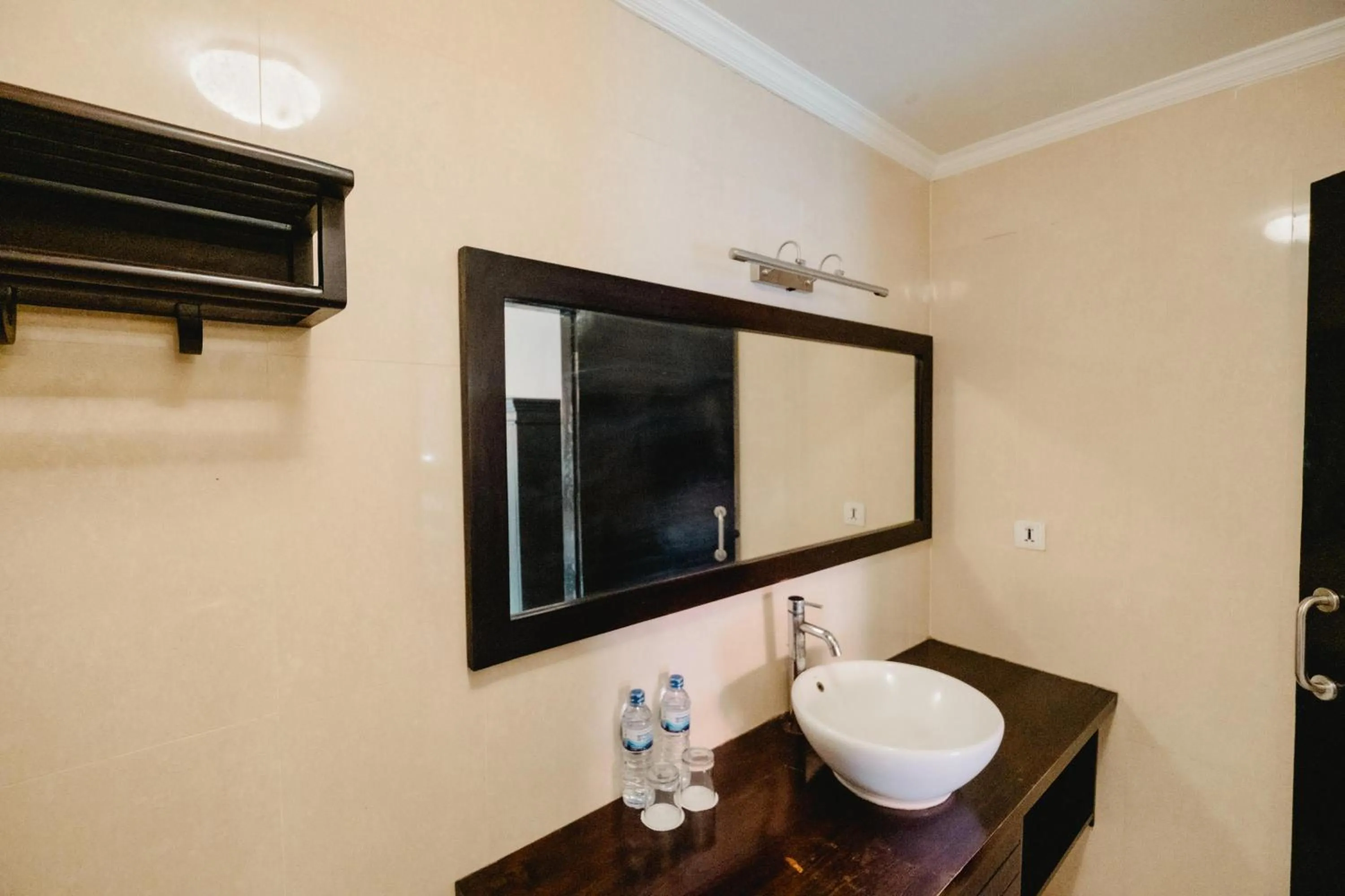 Bathroom in Sarinande Hotel