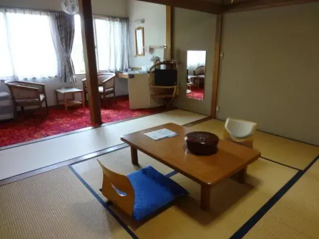 Japanese-Style Twin Room with Shared Bathroom - single occupancy in Ryokan Fujitomita Japanese-Style Twin Room with Shared Bathroom - single occupancy in Ryokan Fujitomita