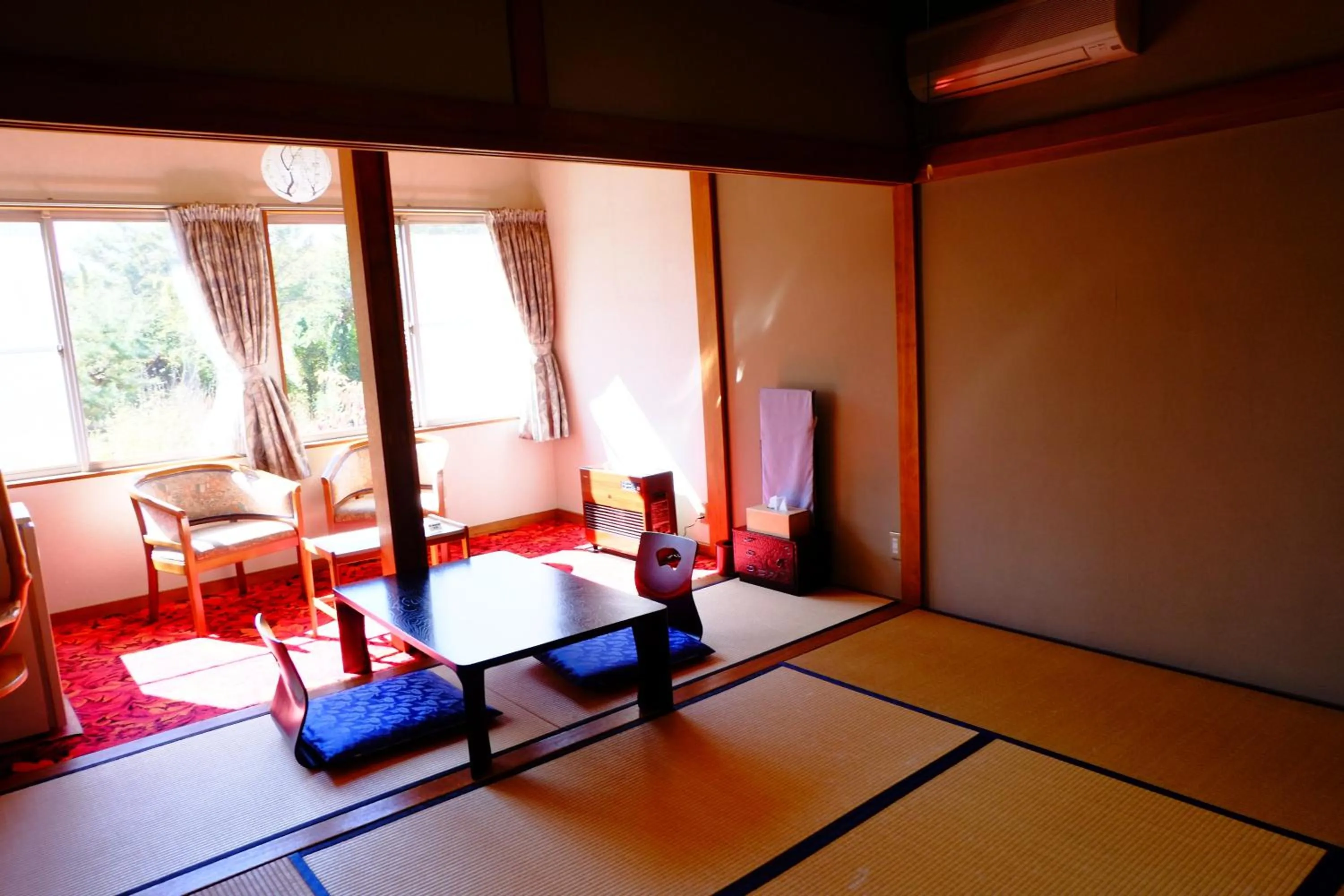 Photo of the whole room in Ryokan Fujitomita