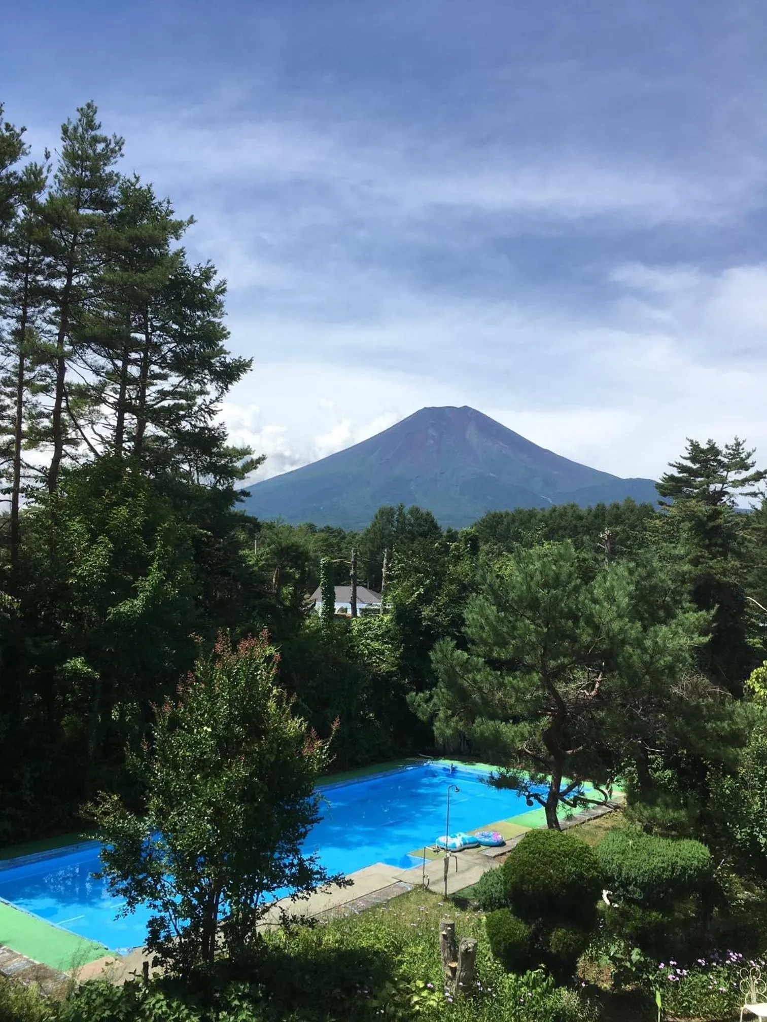 Swimming pool in Ryokan Fujitomita