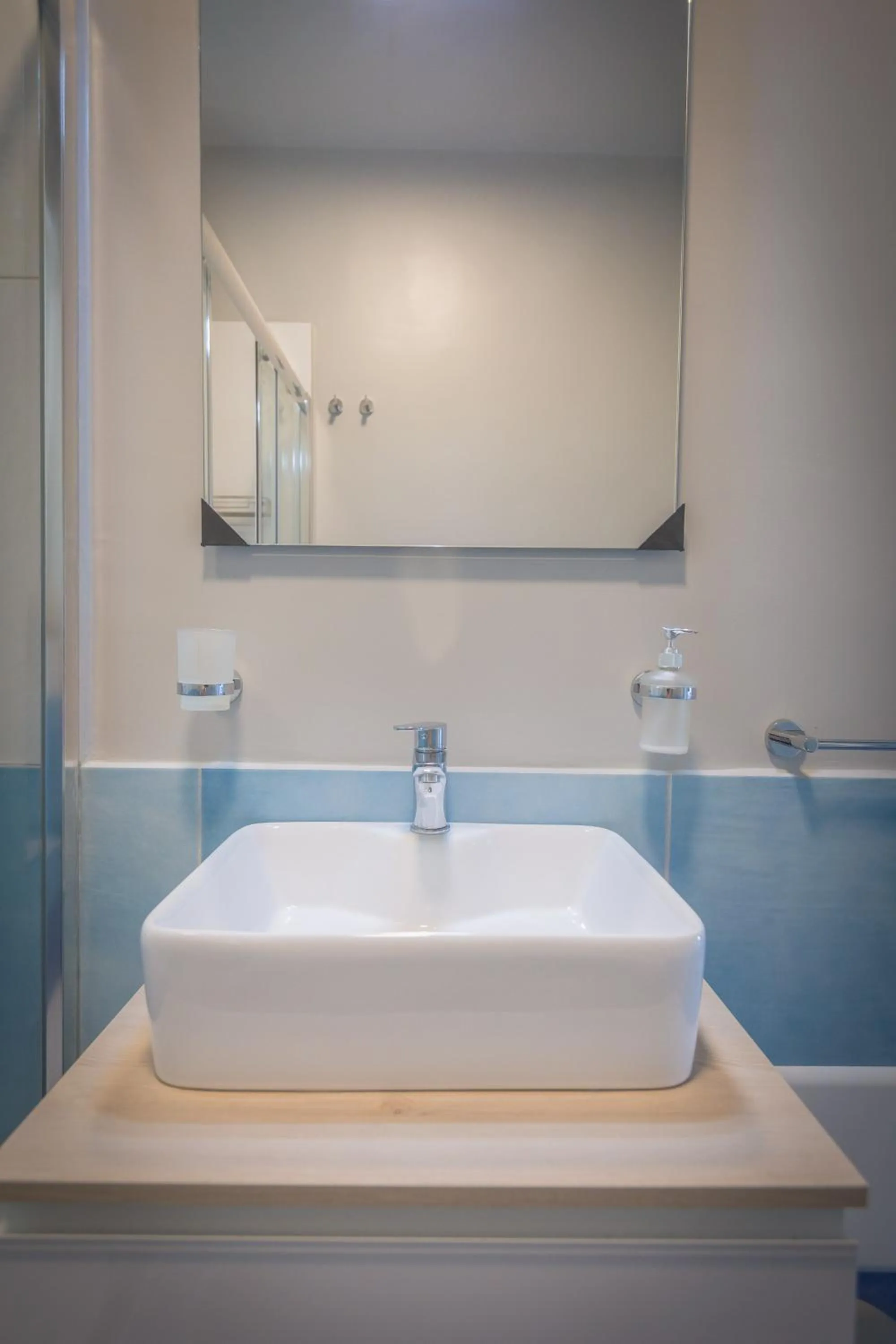 Bathroom in Residence Delfino, Portorosa