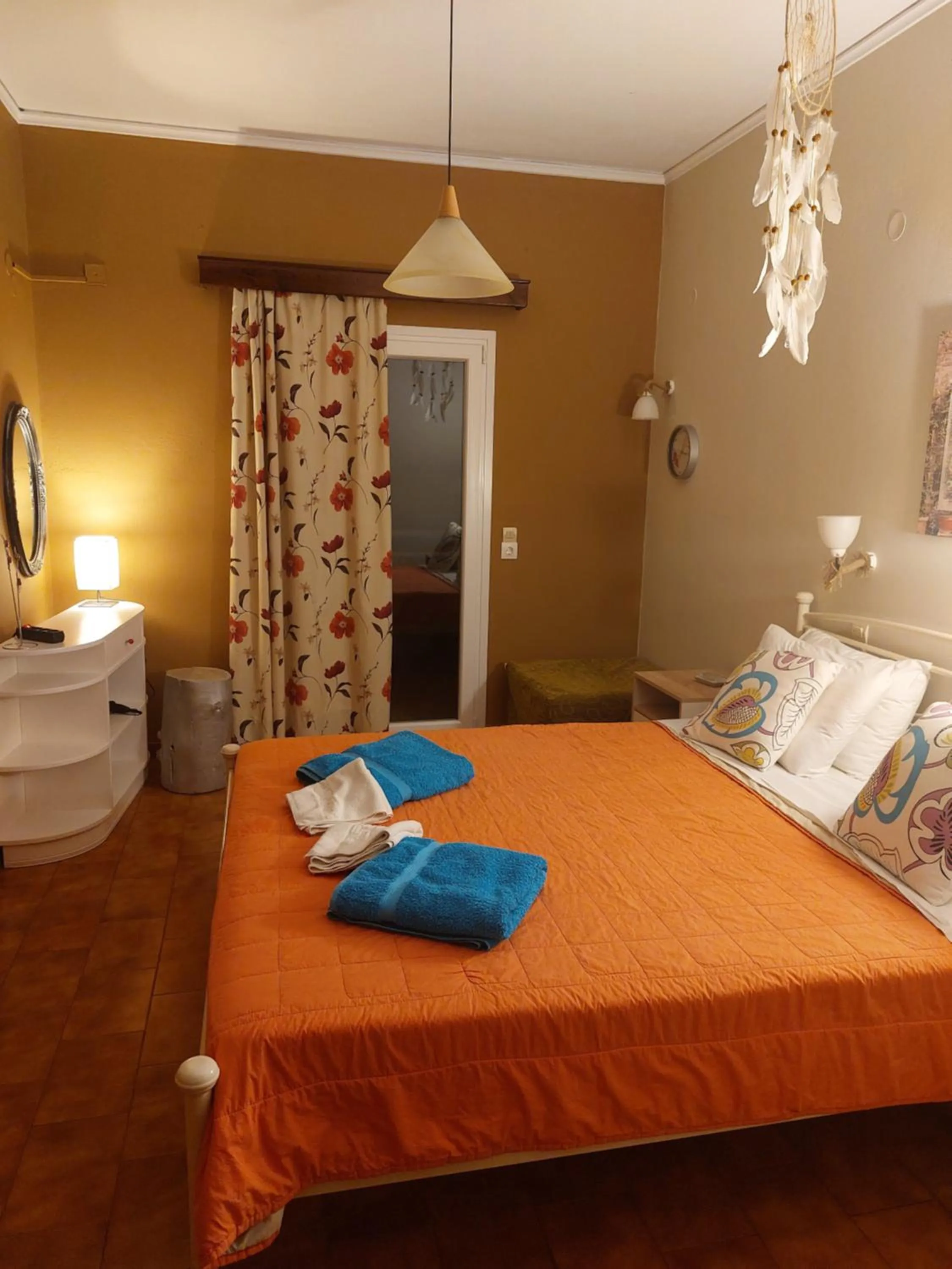 Toilet, Bed in Sausan Hotel