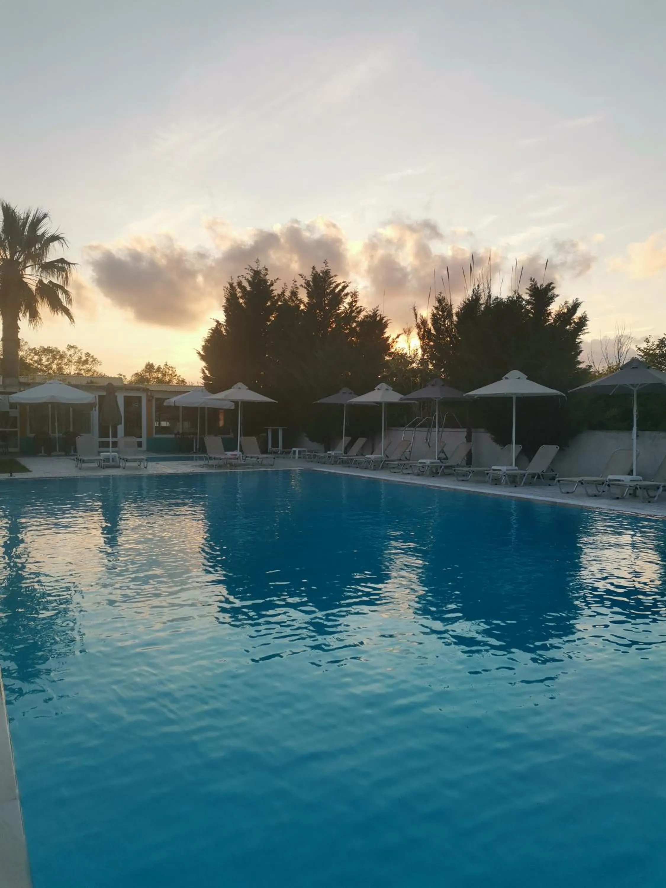 Swimming pool in Sausan Hotel
