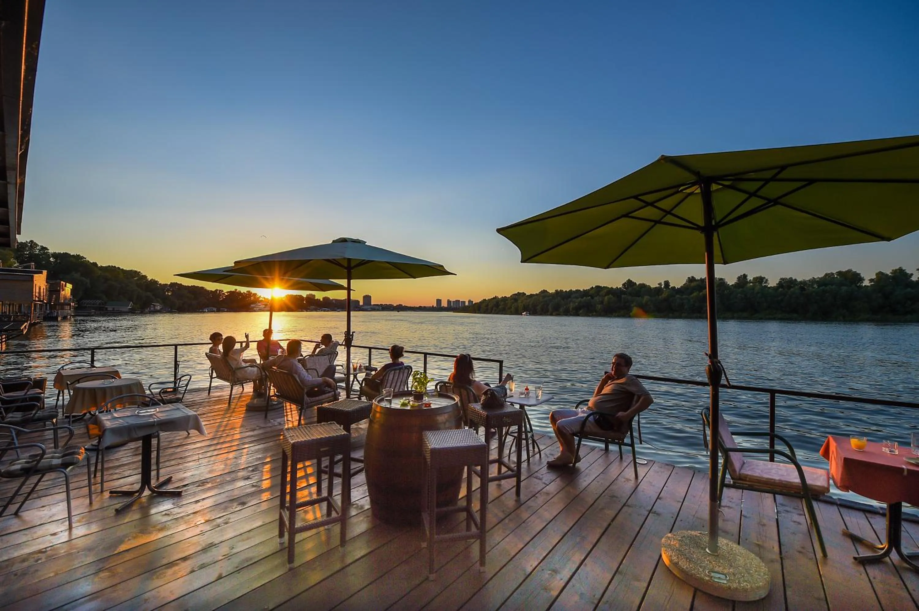 Summer in San Art Floating Hostel & Apartments