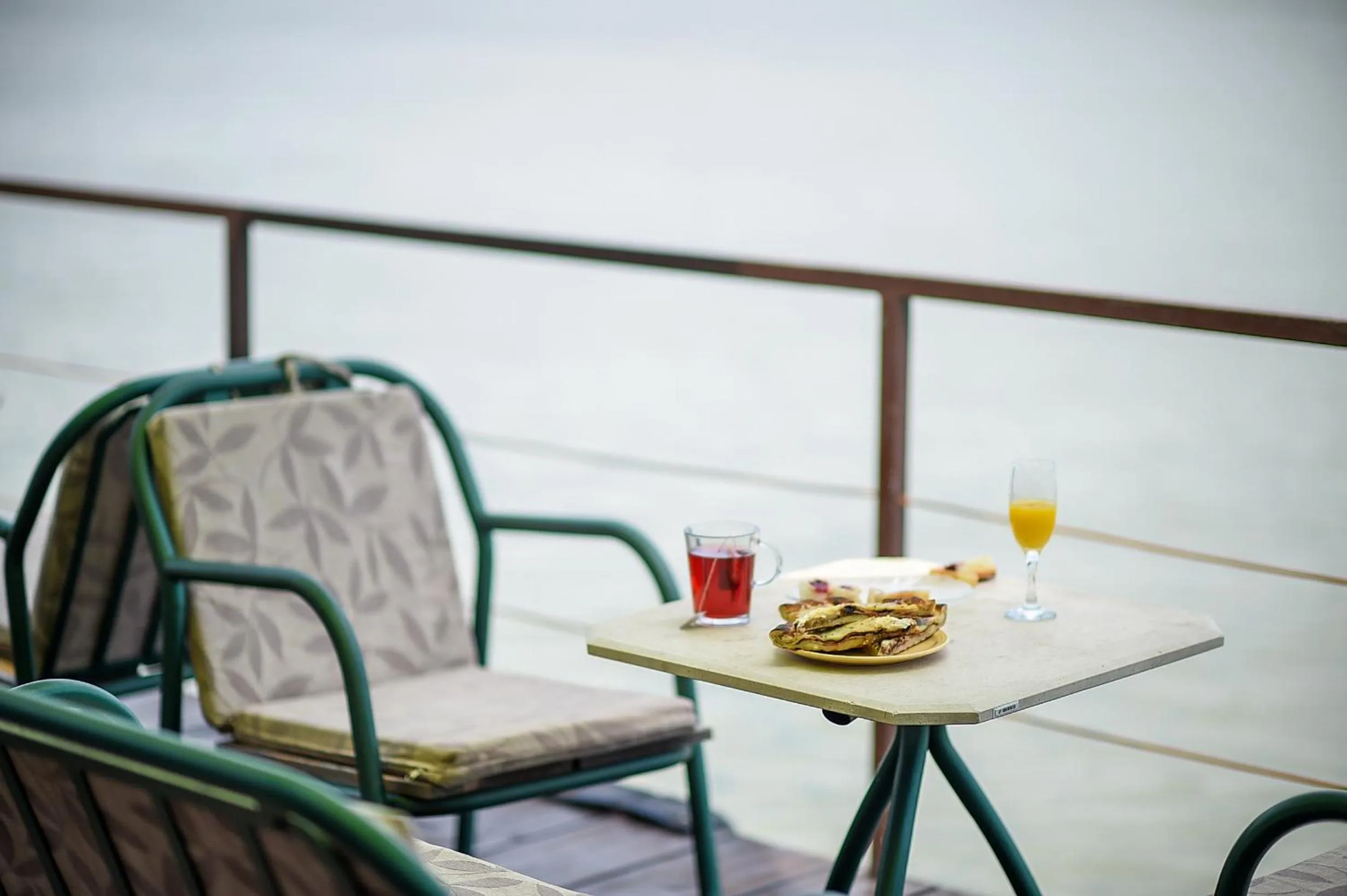 Spring in San Art Floating Hostel & Apartments