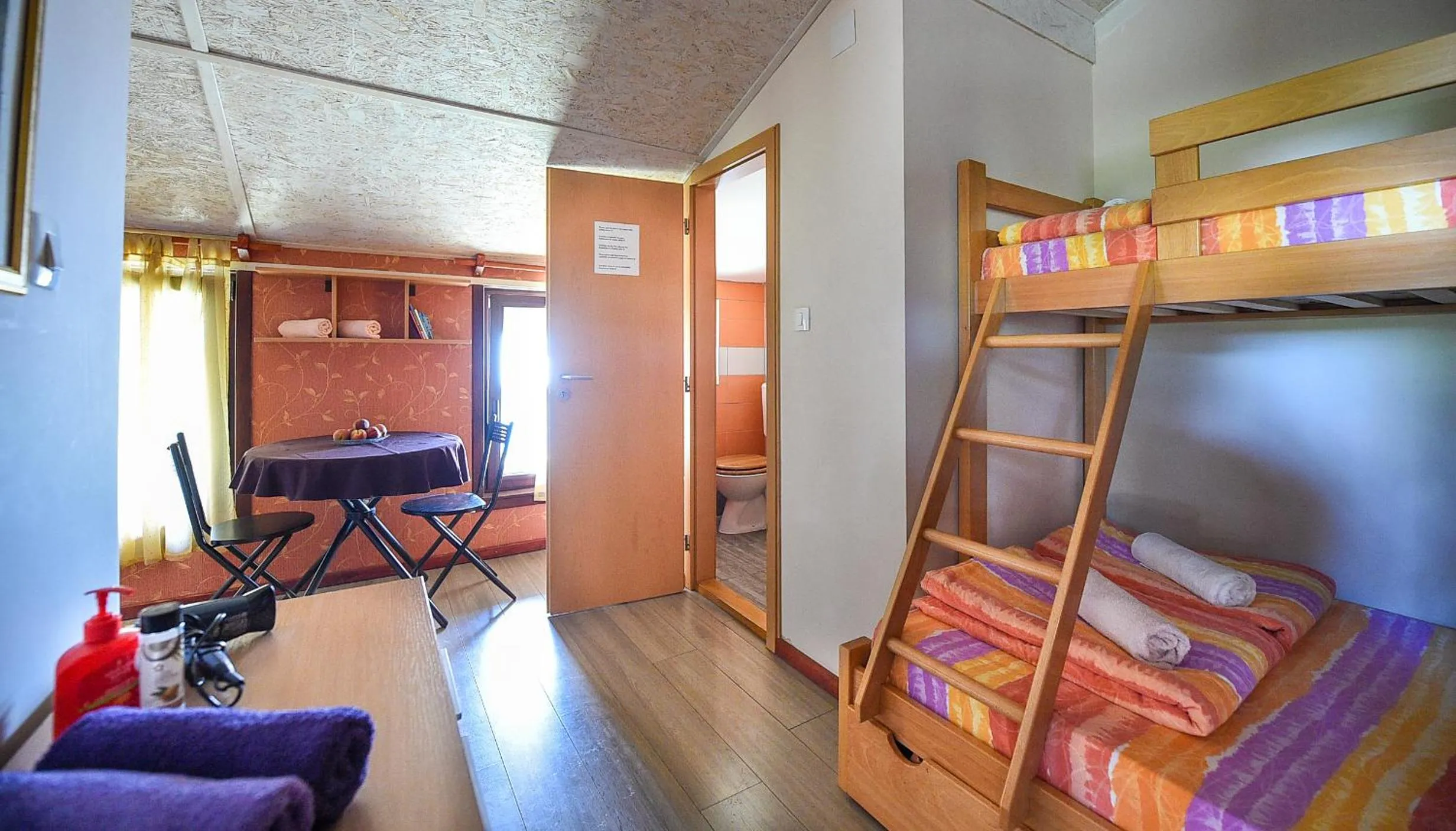 Breakfast, Bed in San Art Floating Hostel & Apartments