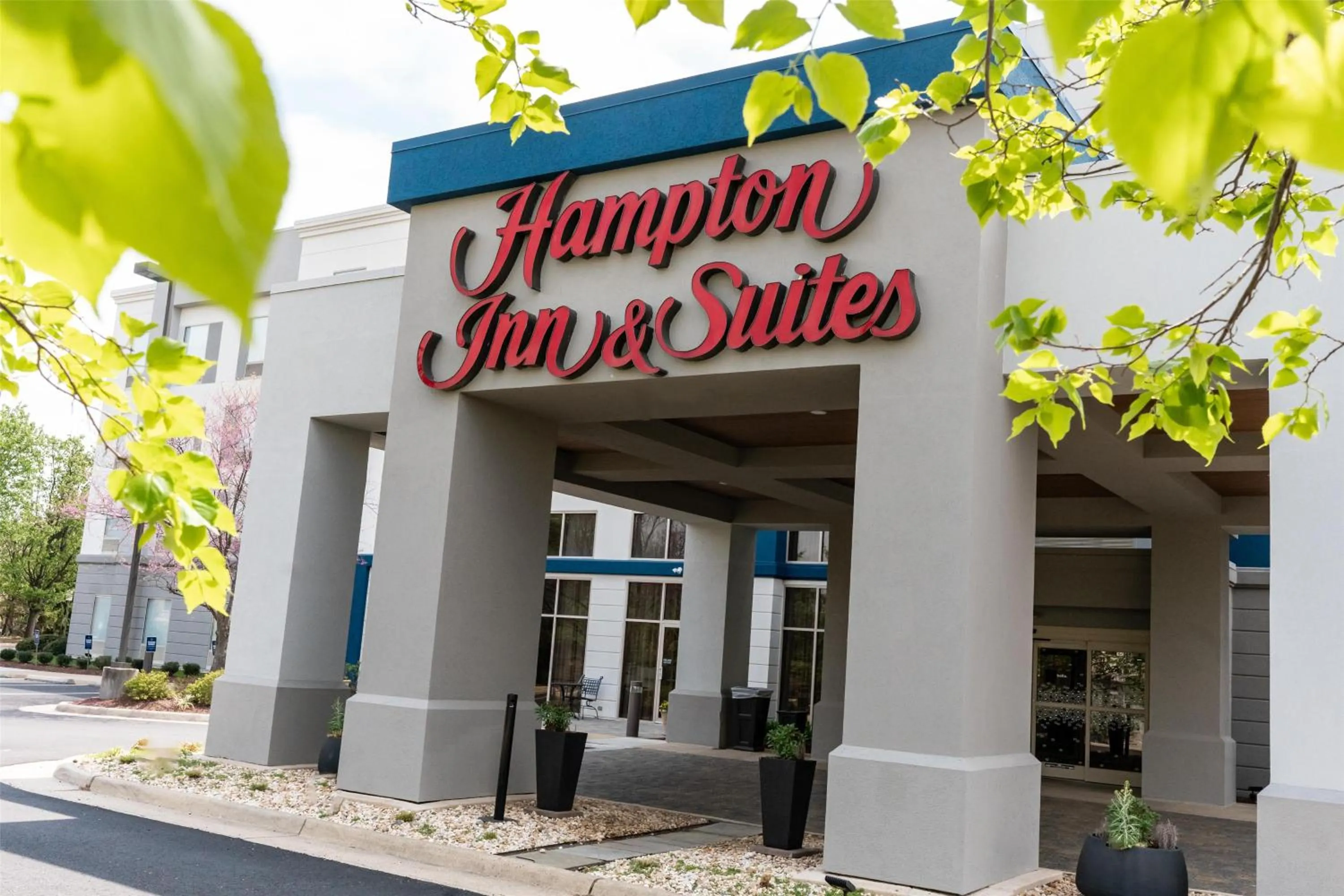 Property building in Hampton Inn & Suites Leesburg