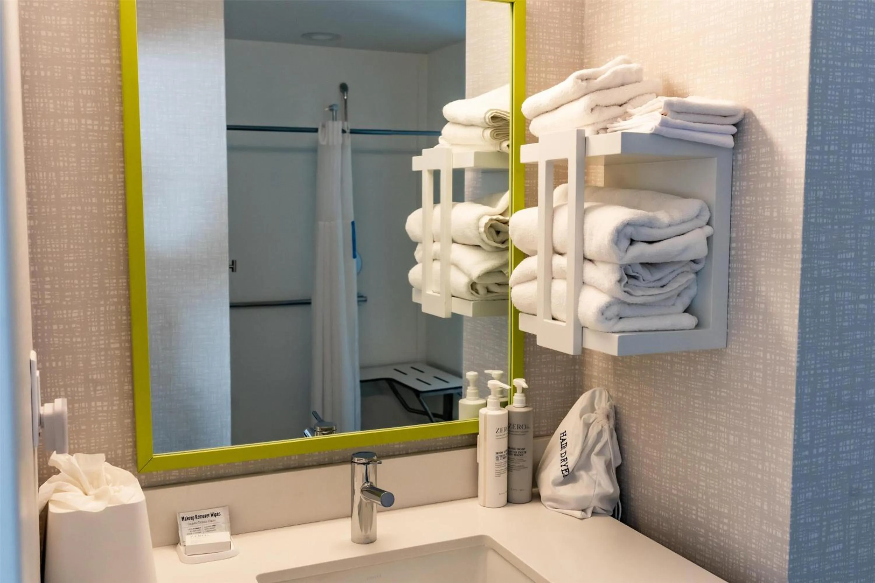 Bathroom in Hampton Inn & Suites Leesburg