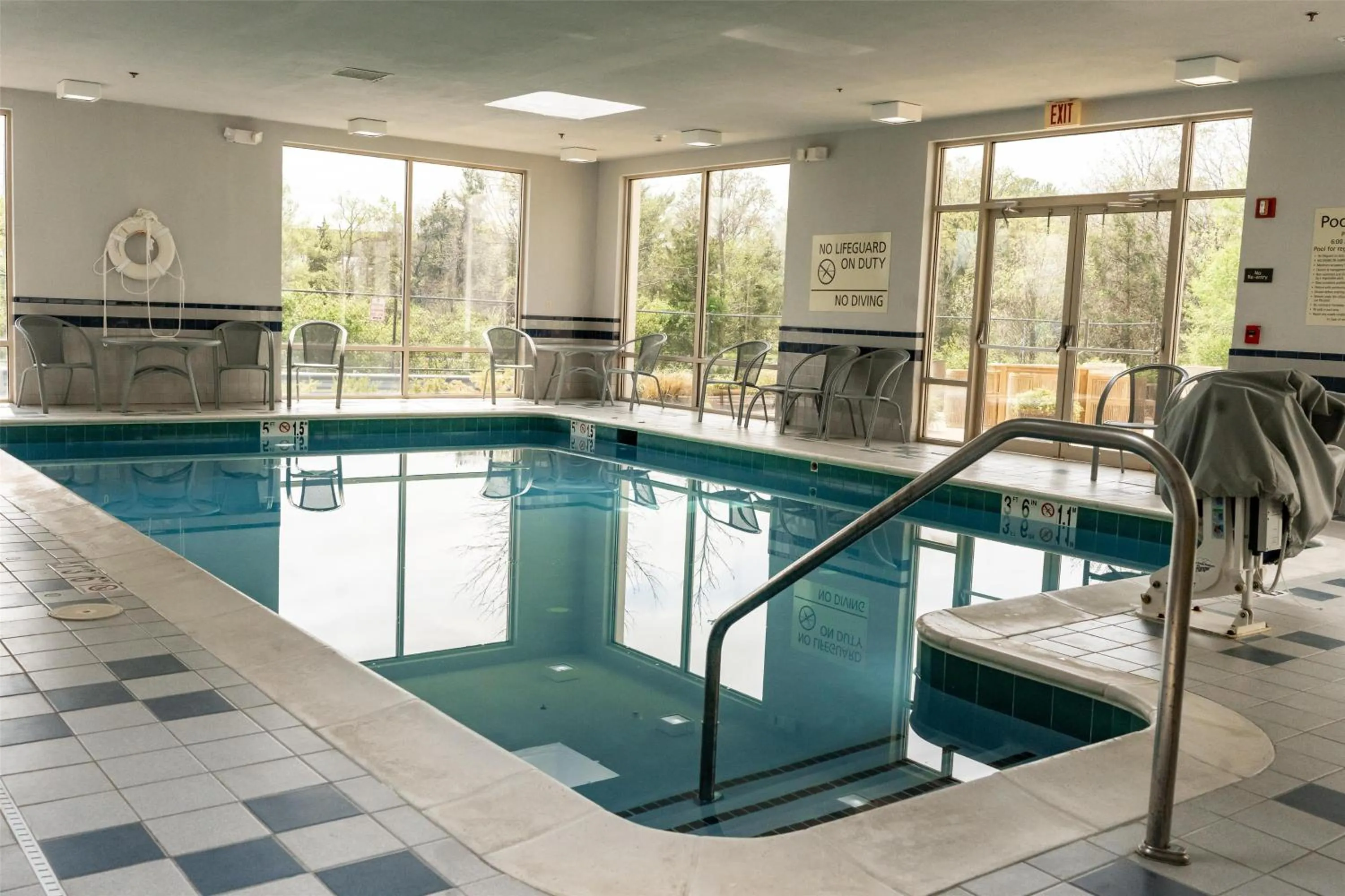Pool view in Hampton Inn & Suites Leesburg