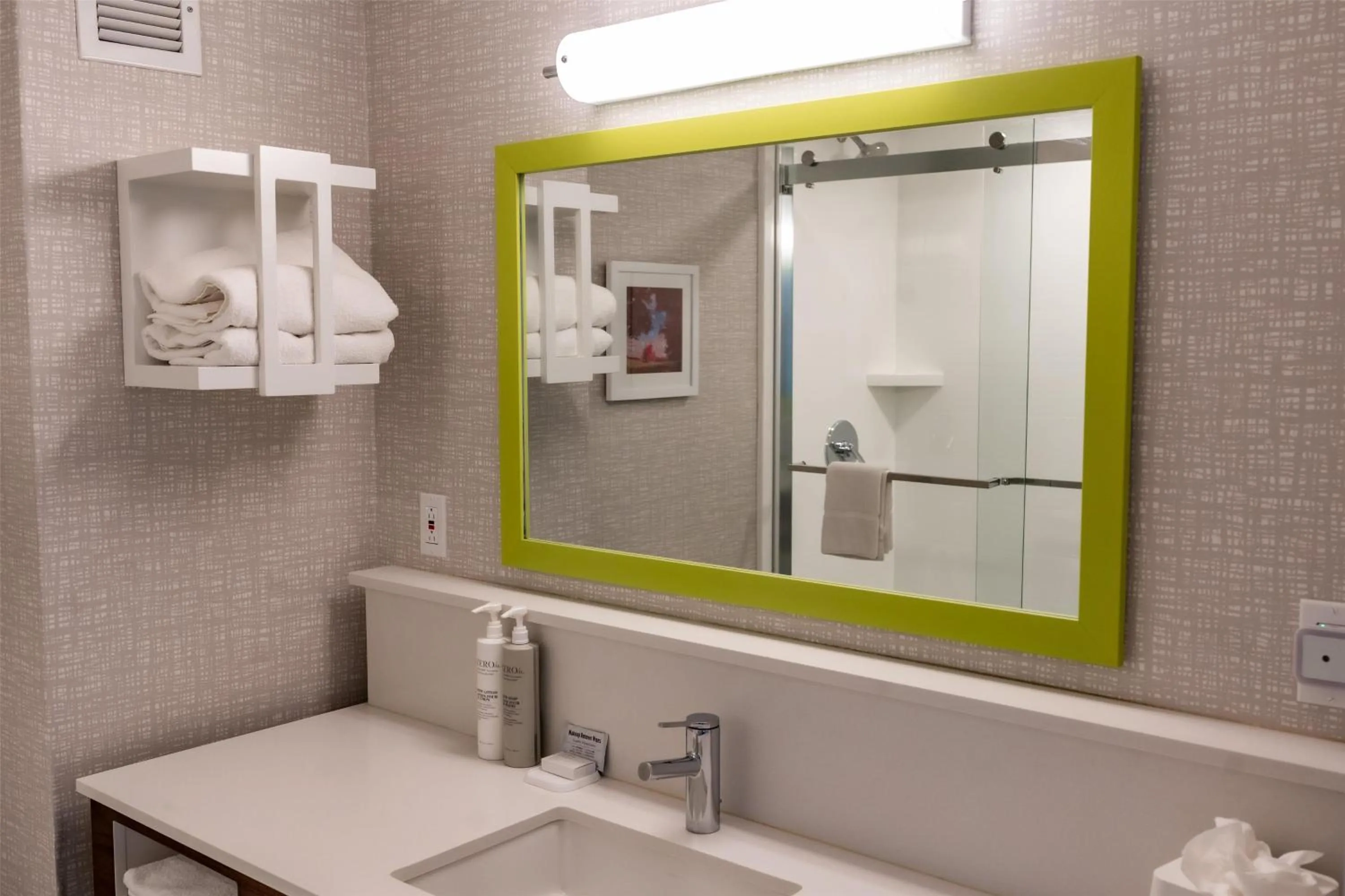 Bathroom in Hampton Inn & Suites Leesburg