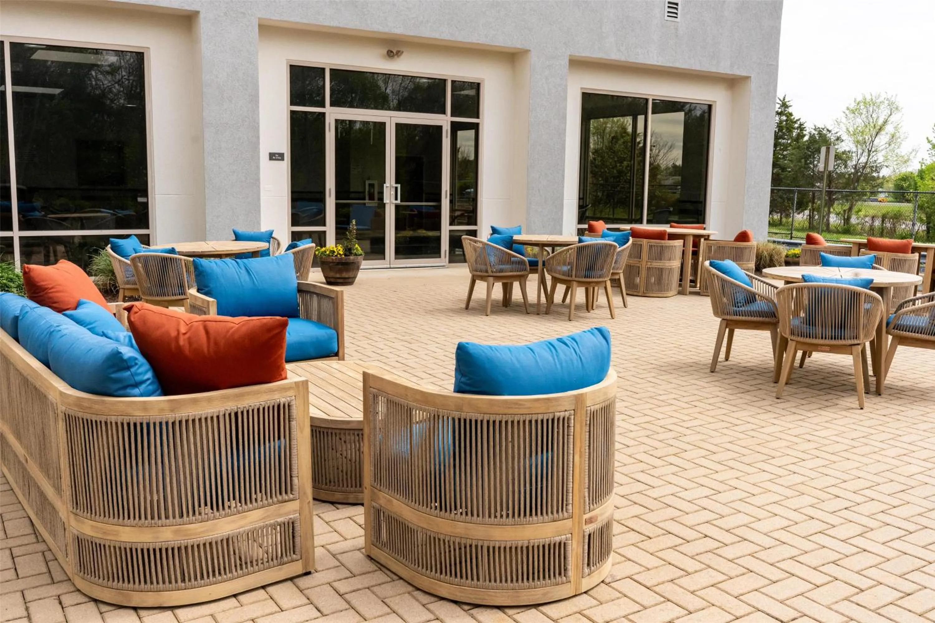 Patio in Hampton Inn & Suites Leesburg