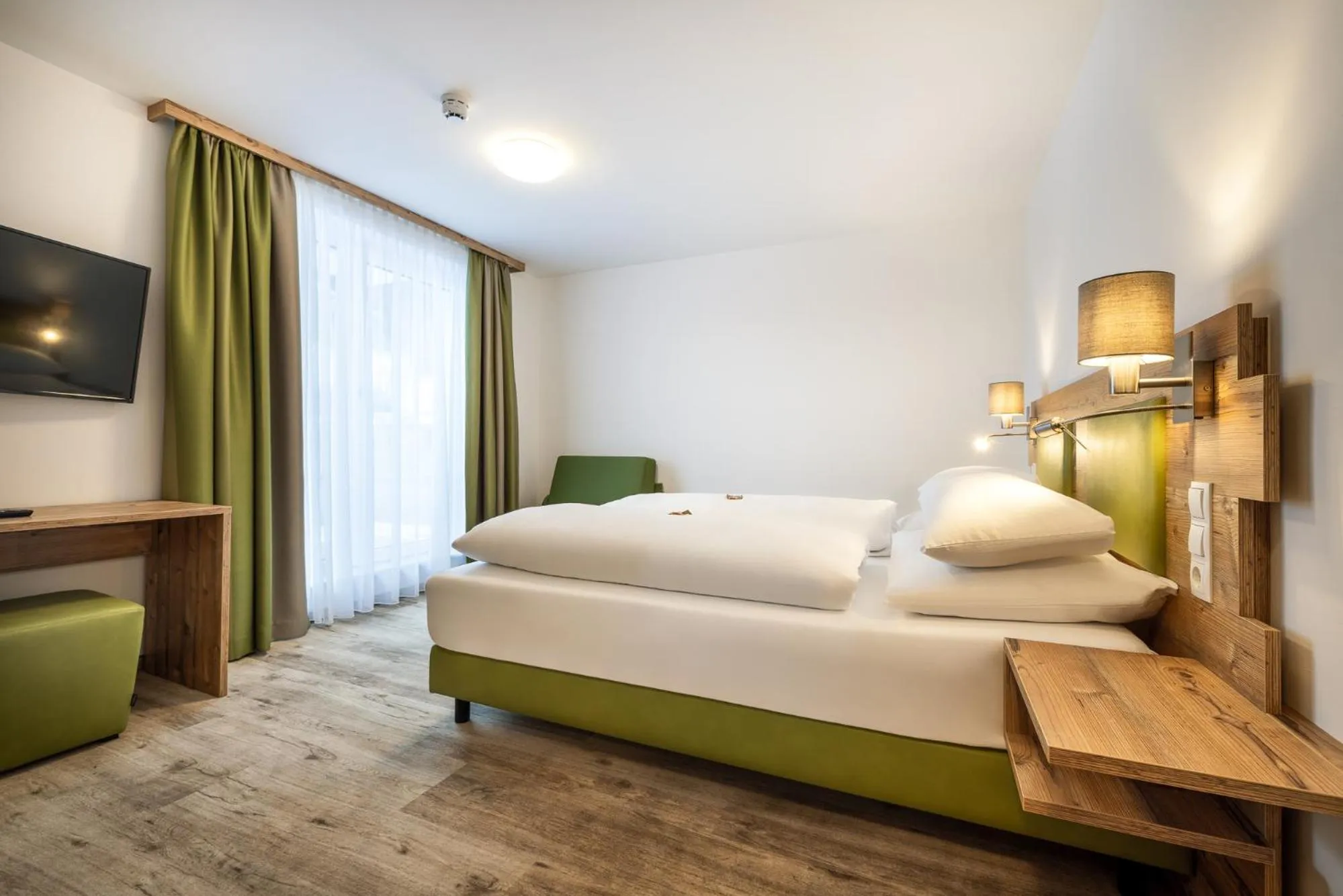 Bedroom, Bed in Der Alpenblick