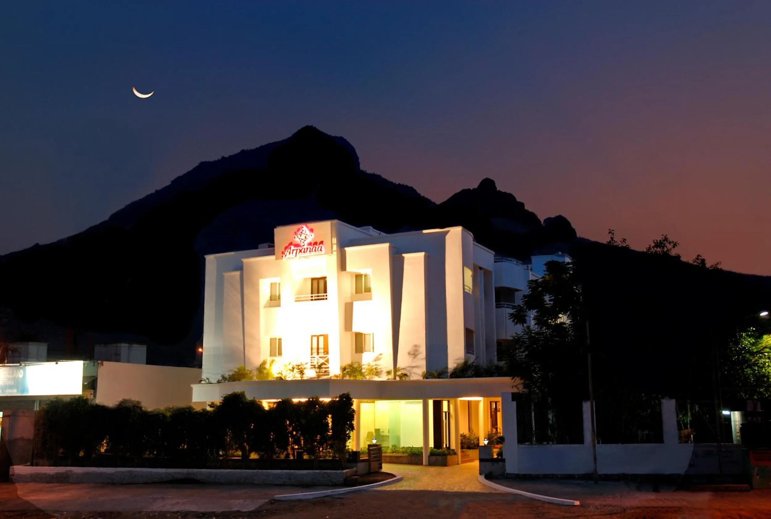 Facade/entrance in Arpanaa Hotel