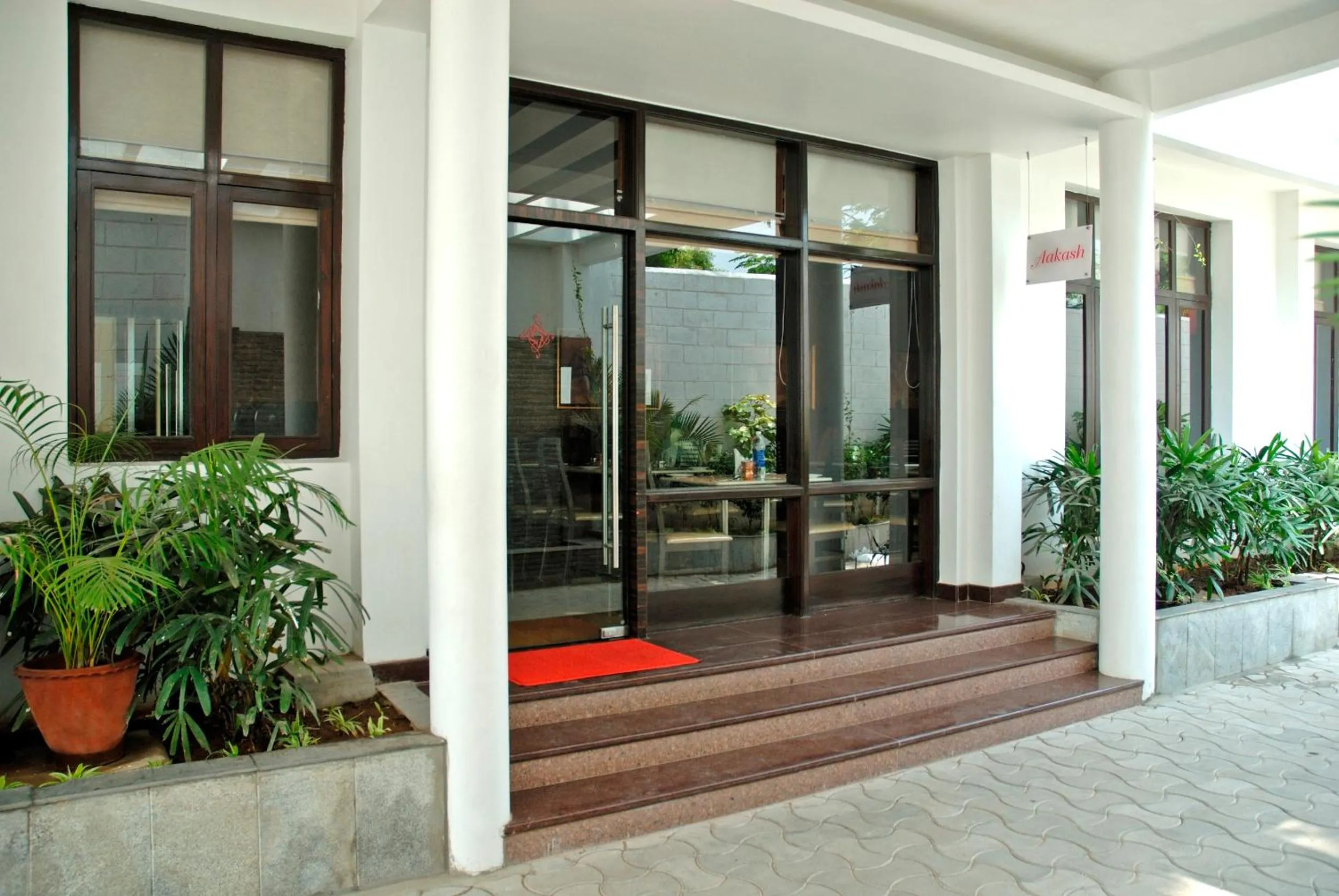 Restaurant/places to eat in Arpanaa Hotel