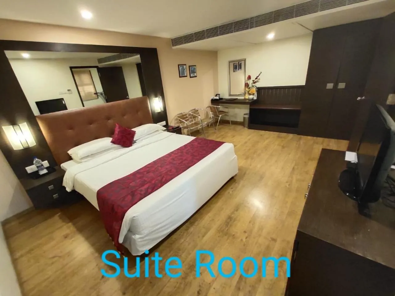 Photo of the whole room, Bed in Arpanaa Hotel