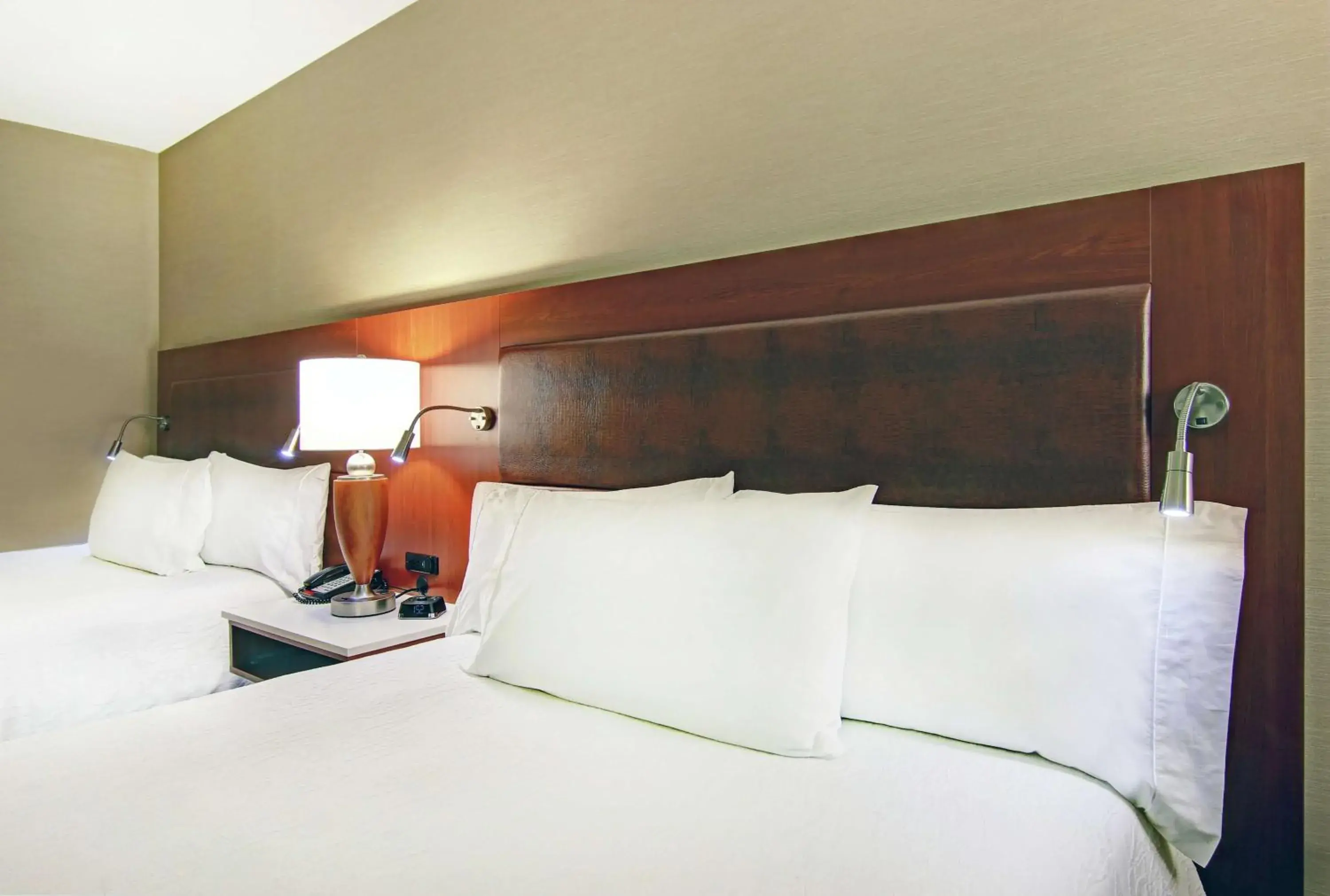 Queen Room with Two Queen Beds in Hilton Garden Inn Toronto/Markham Queen Room with Two Queen Beds in Hilton Garden Inn Toronto/Markham