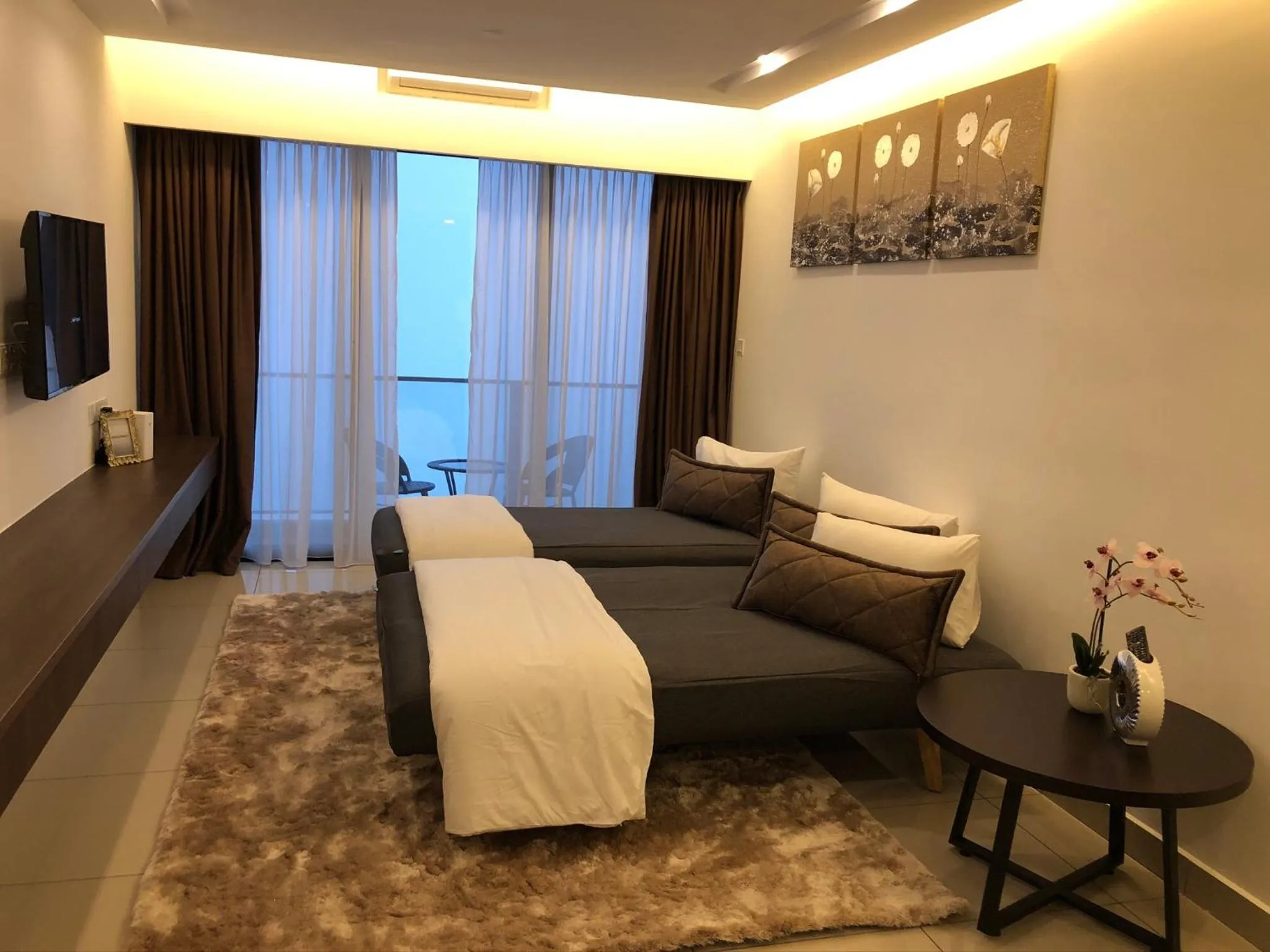 Bed in Sky D'Mont Suites