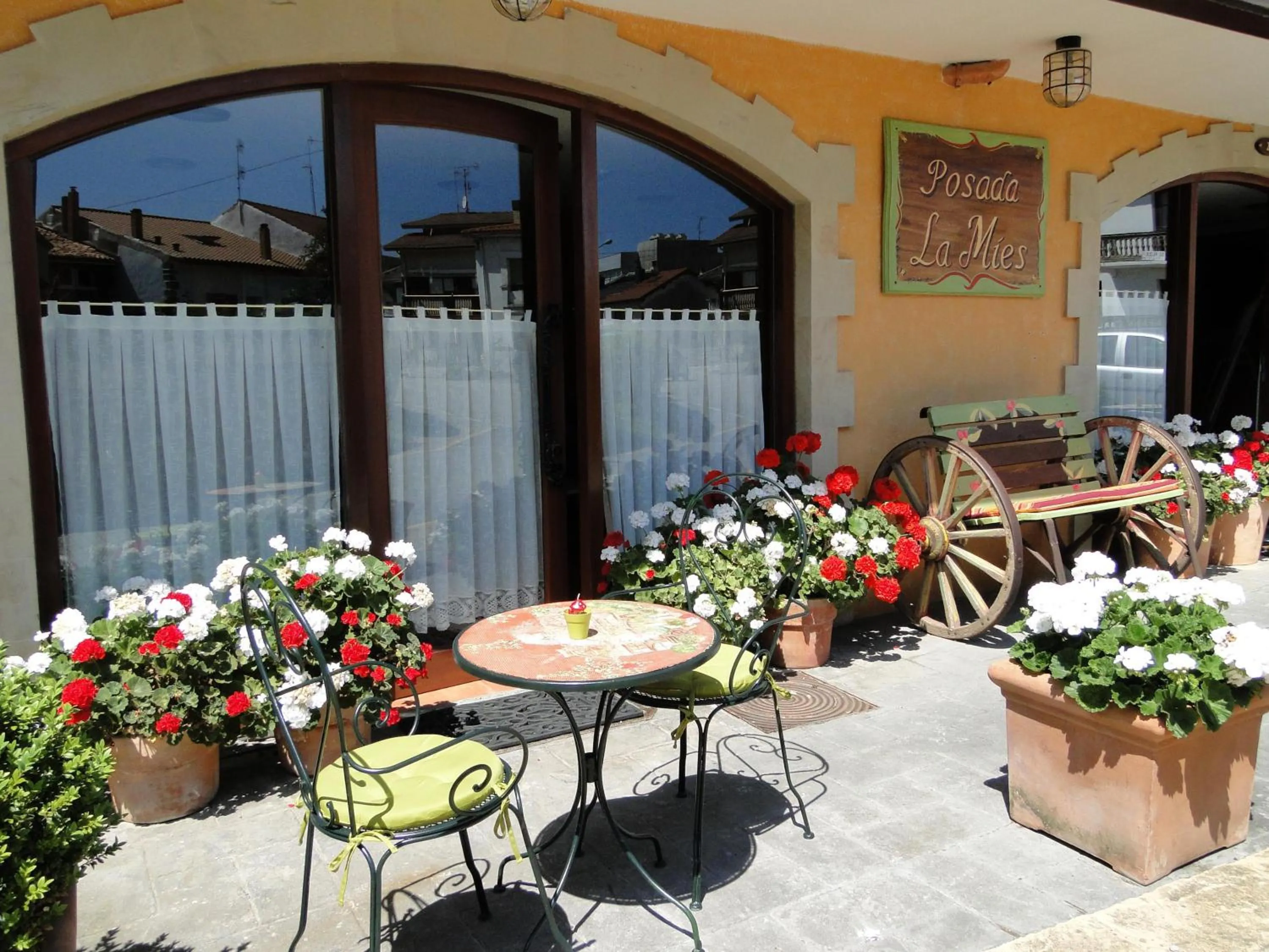 Facade/entrance in Posada La Mies