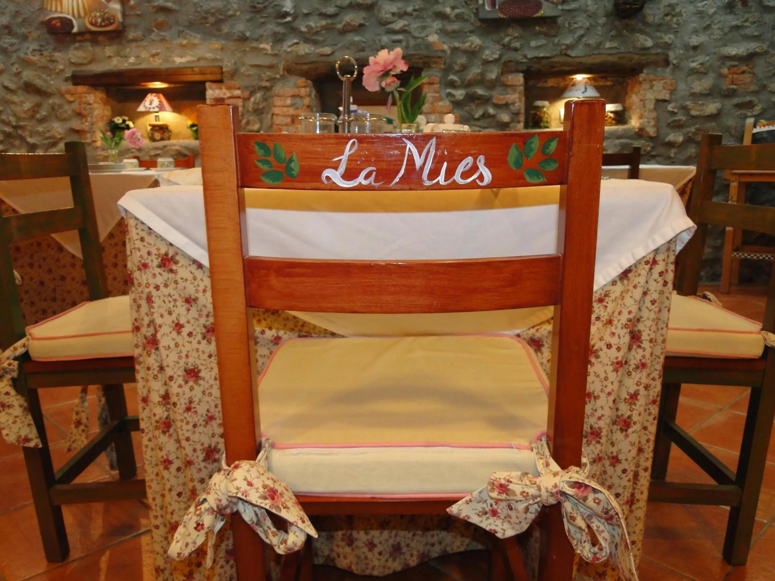 Decorative detail in Posada La Mies