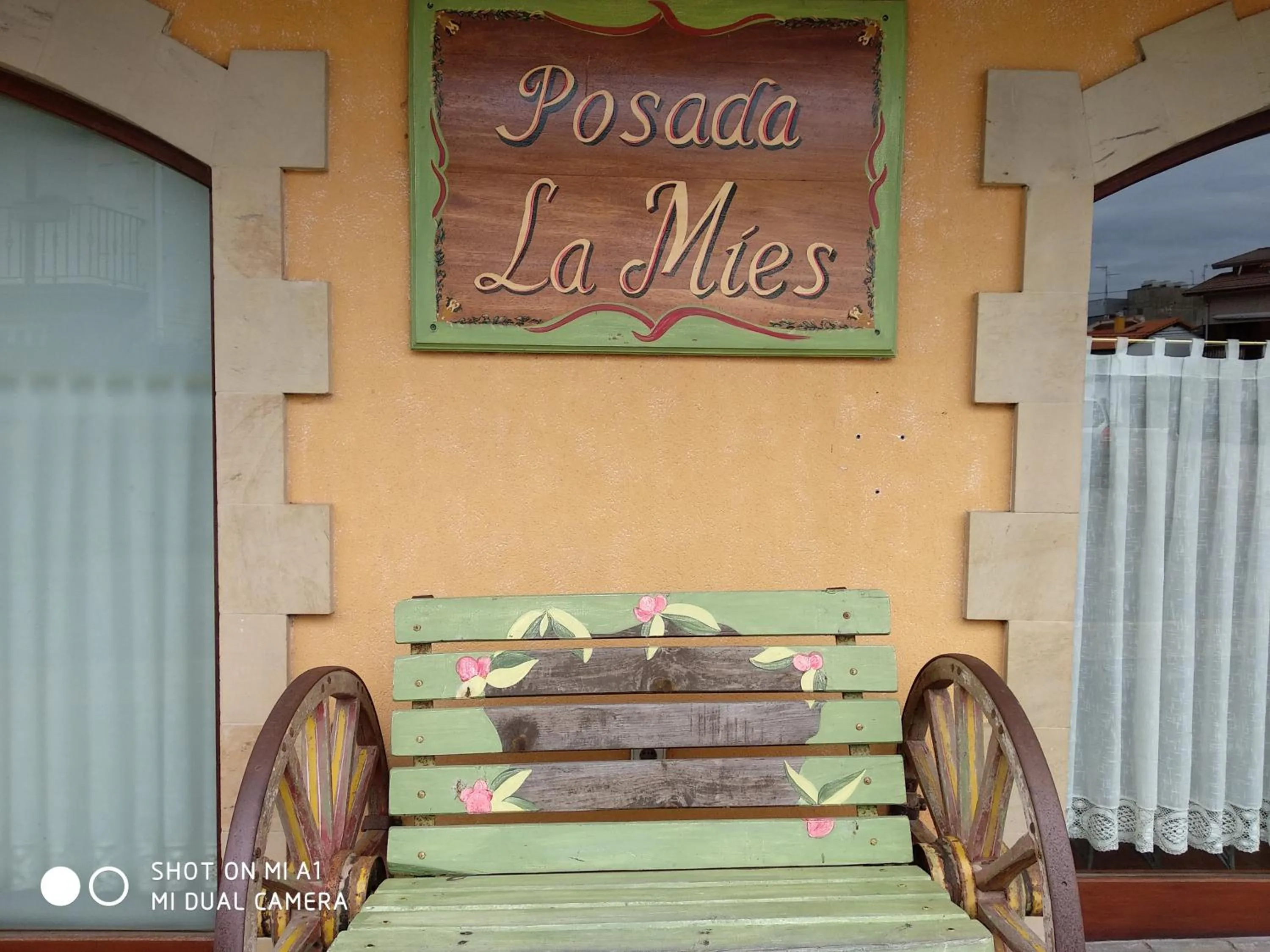 Facade/entrance in Posada La Mies