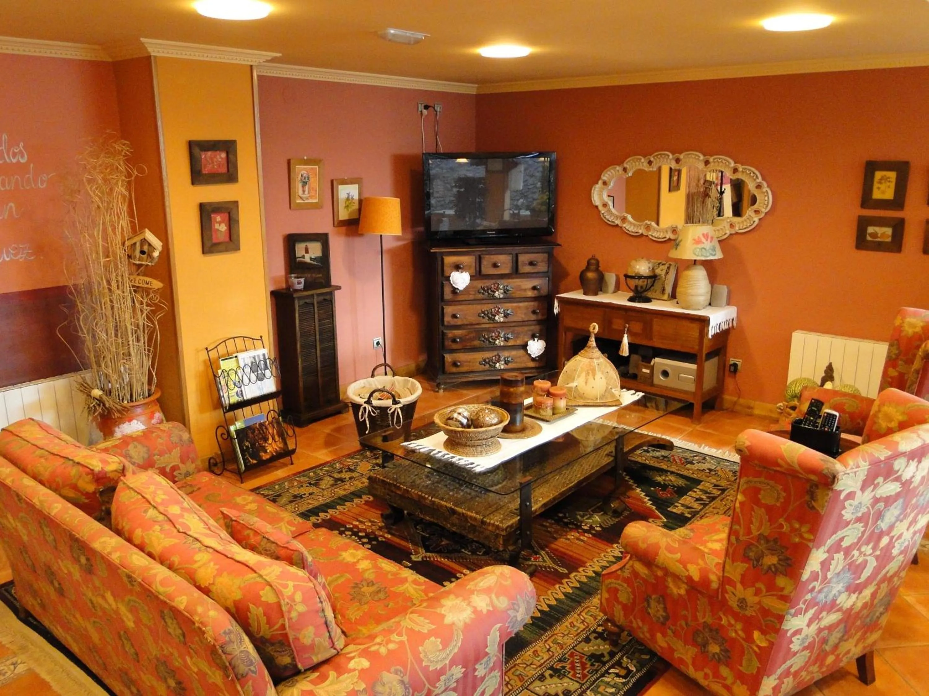 Communal lounge/ TV room in Posada La Mies