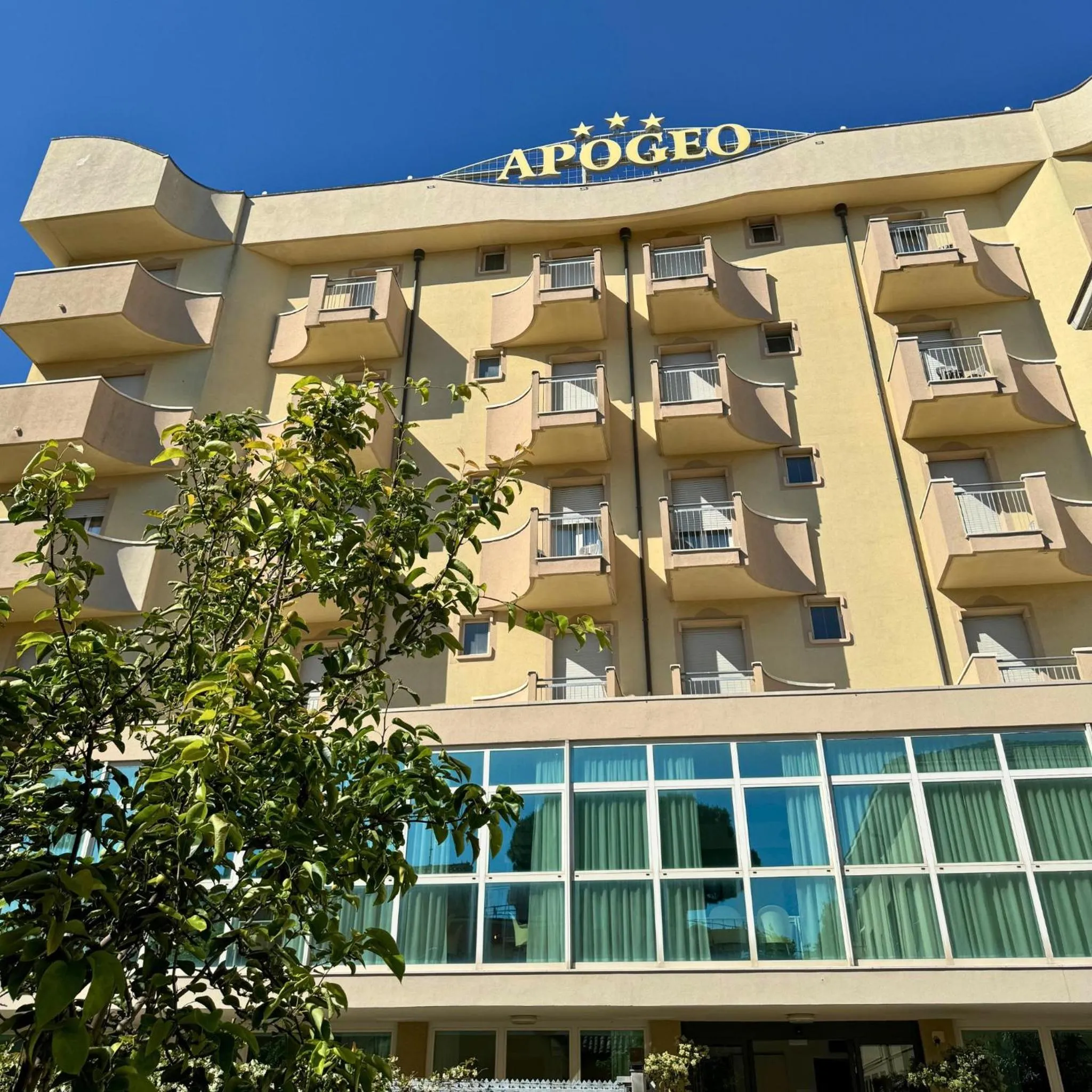 Property building in Hotel Apogeo - Breakfast Experience