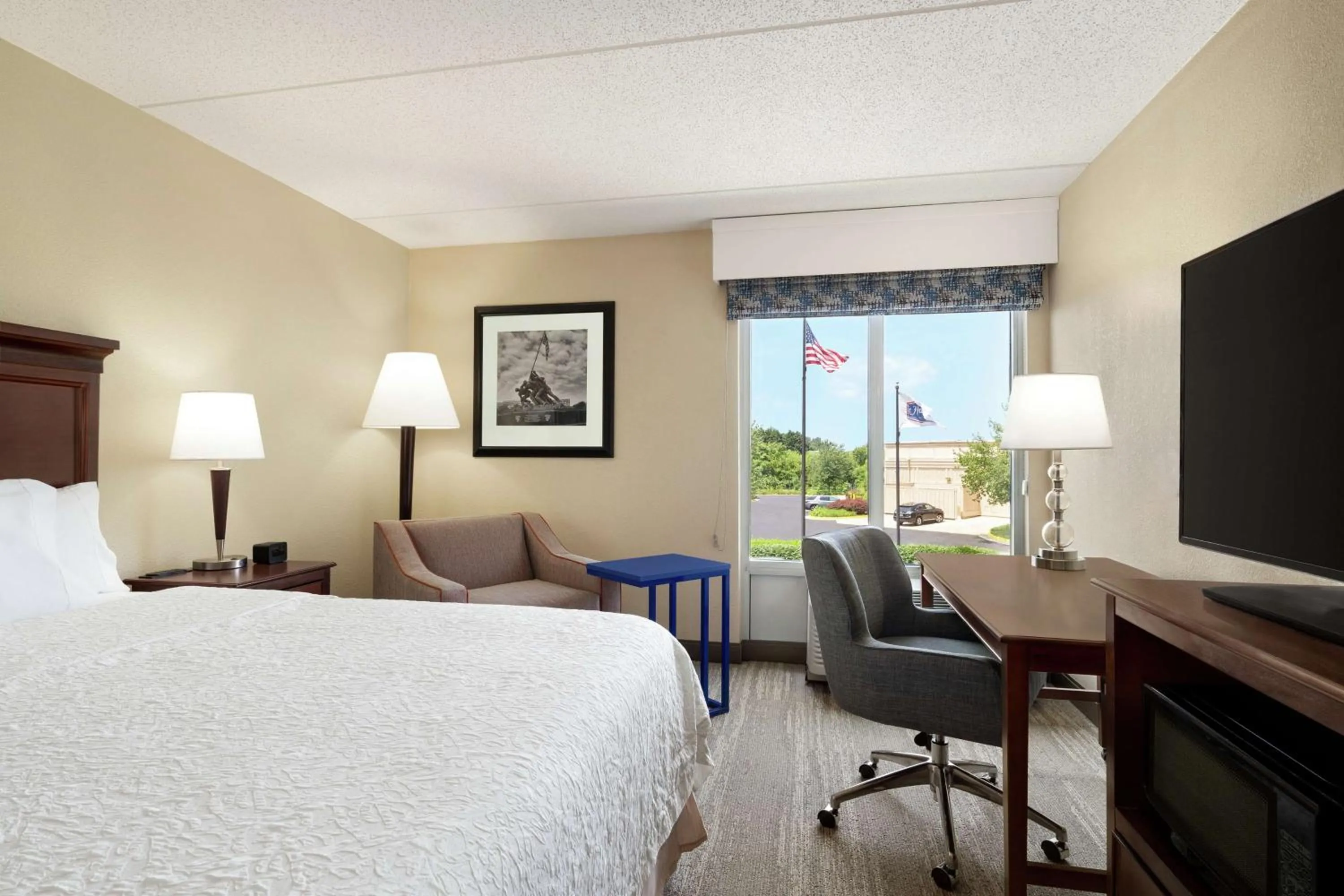 Bedroom, Bed in Hampton Inn Dulles/Cascades