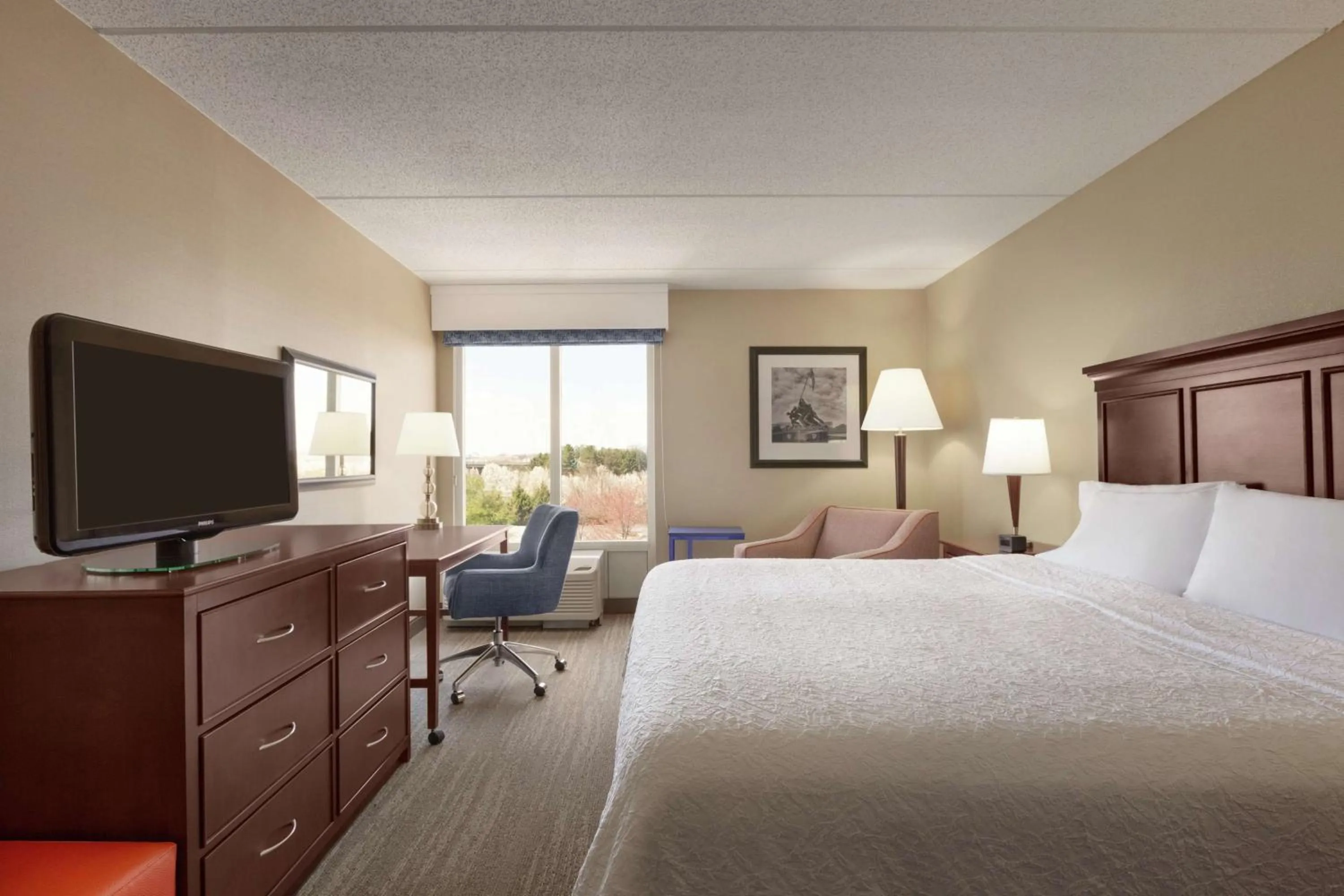 Bedroom, Bed in Hampton Inn Dulles/Cascades