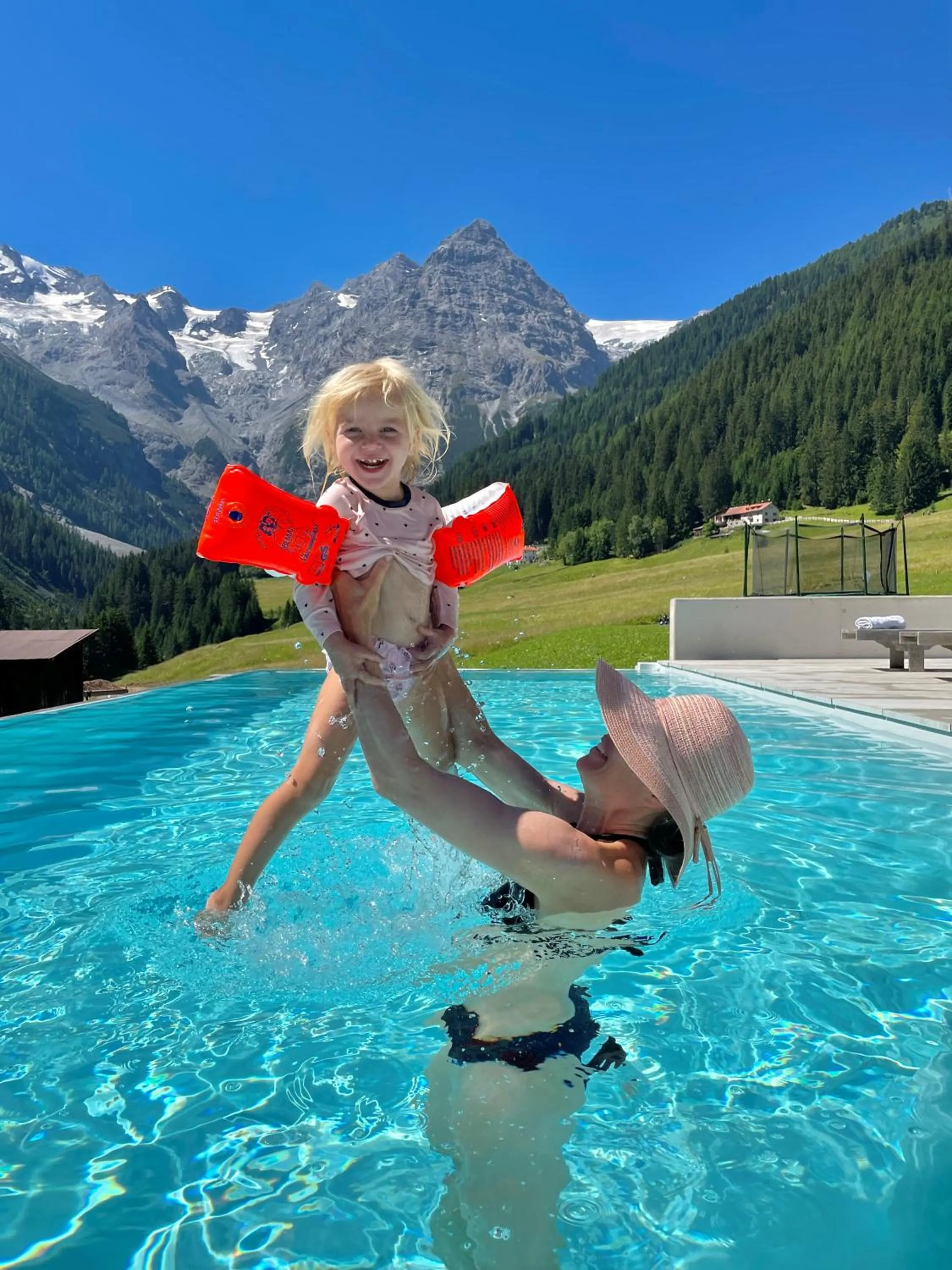 Swimming pool in Hotel Bella Vista