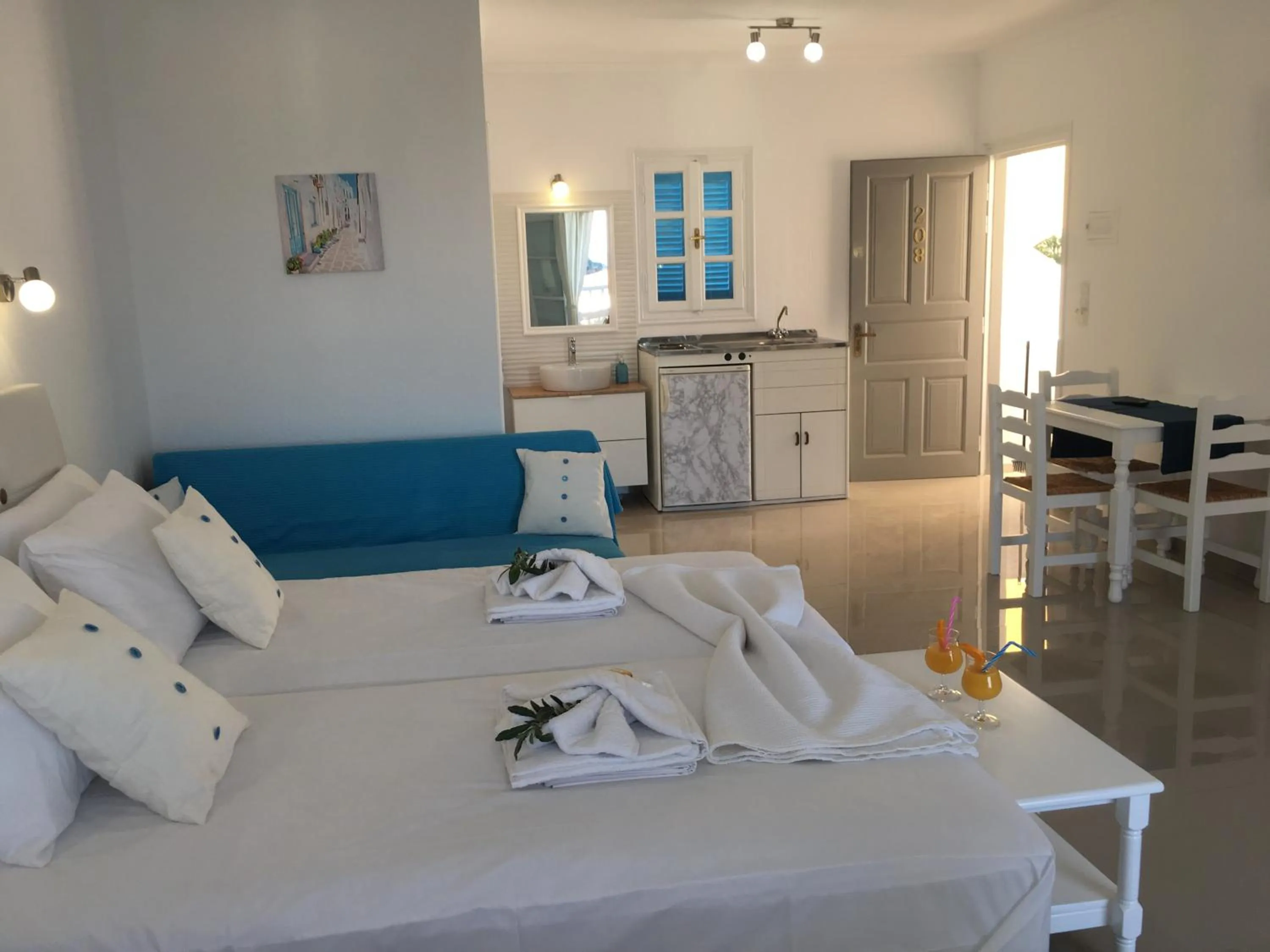 Dining area, Bed in Limnionas Bay Village Hotel