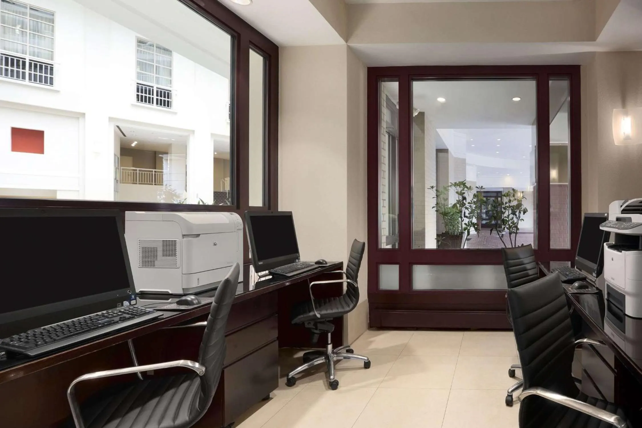 Business facilities in Embassy Suites by Hilton Alexandria Old Town