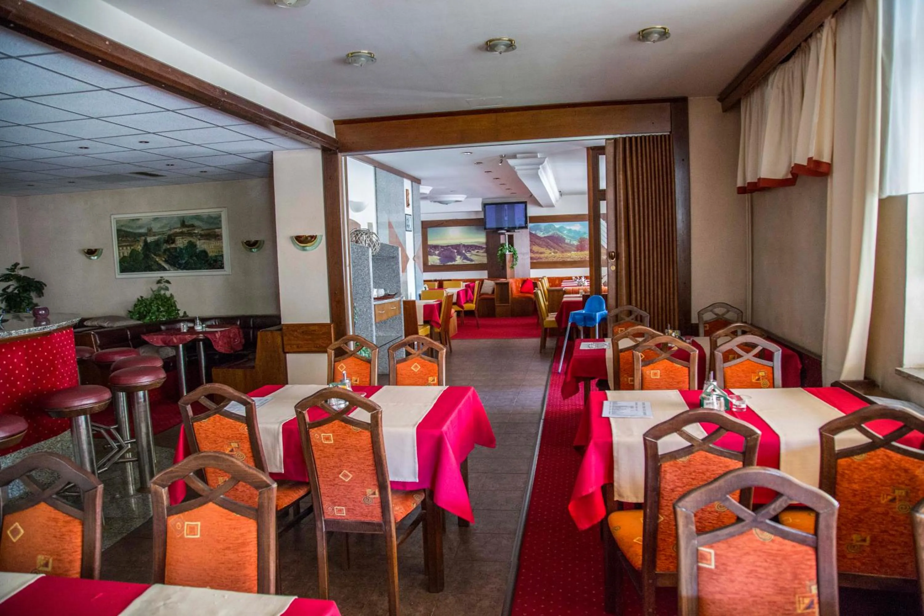 Restaurant/places to eat in Hotel Prom